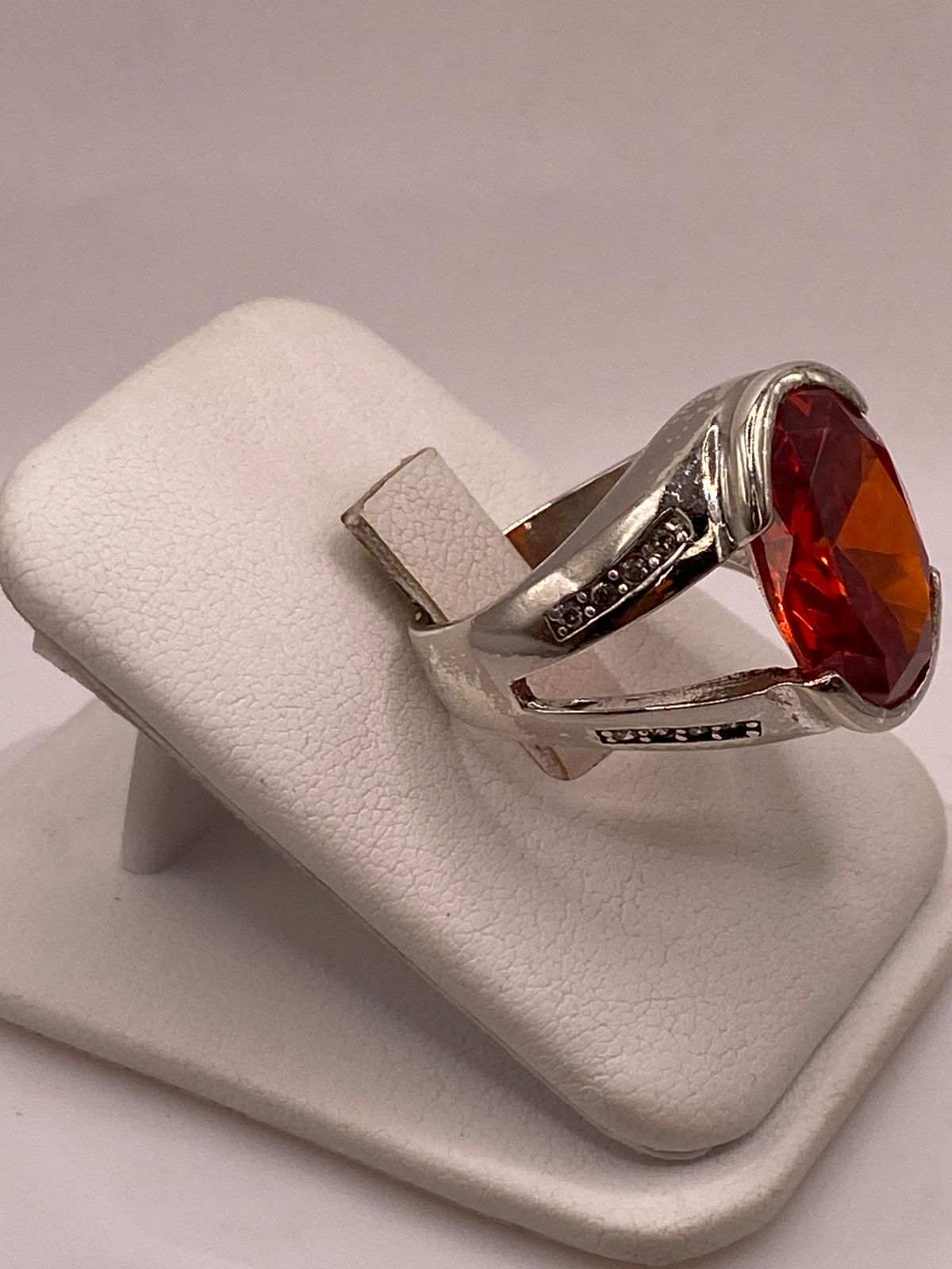 Anillo Elegante con Zirconia Naranja Intensa en Plata Ley 925