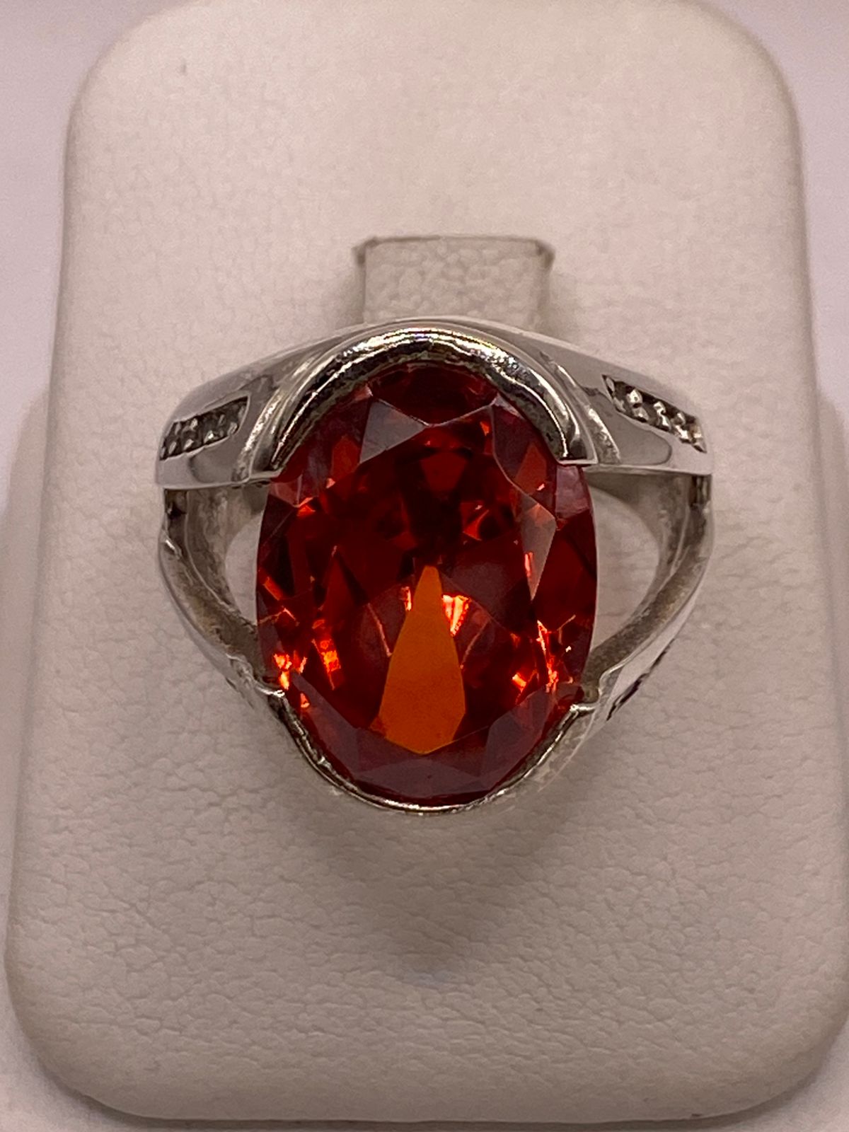 Anillo Elegante con Zirconia Naranja Intensa en Plata Ley 925
