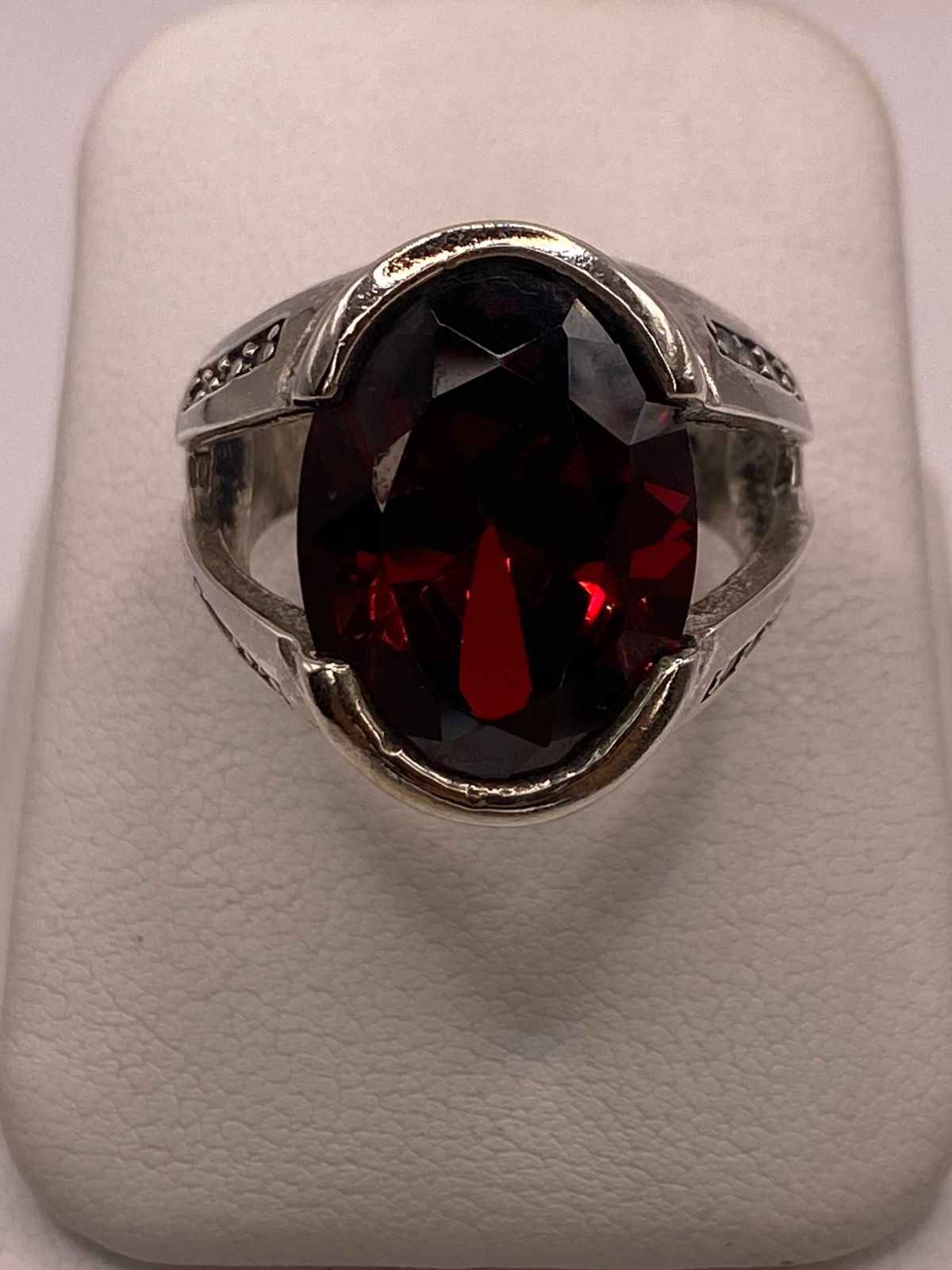 Anillo Elegante con Zirconia Rojo Oscuro en Plata Ley 925