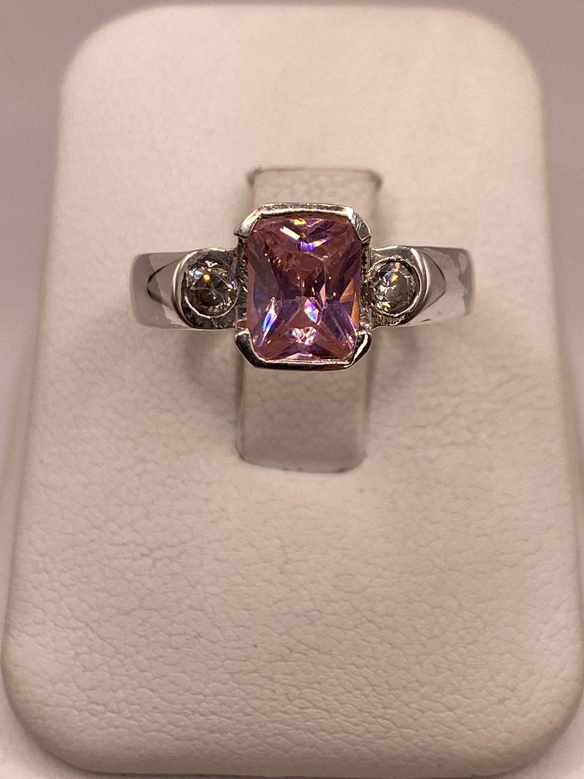 Anillo Elegante con Zirconia Rosa en Plata Ley 925
