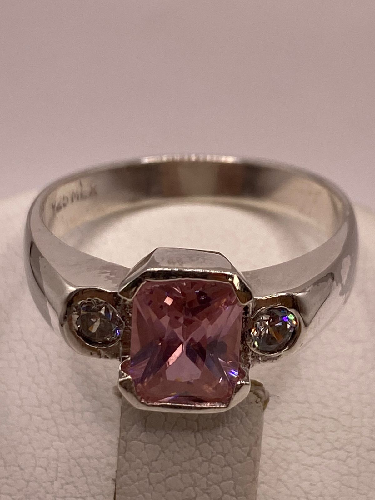 Anillo Elegante con Zirconia Rosa en Plata Ley 925