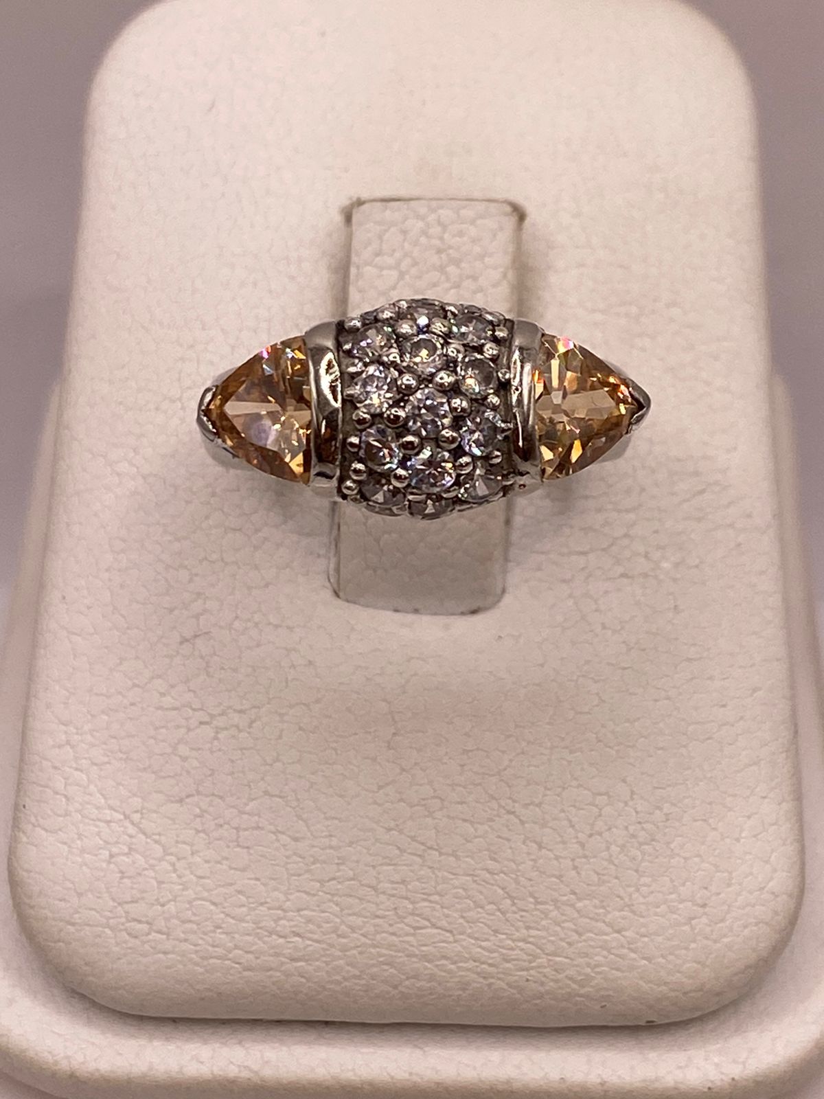 Anillo Elegante con Zirconias Color Champagne en Plata Ley 925