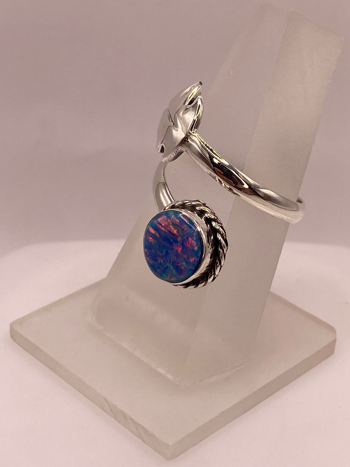 ANILLO ENVOLVENTE AJUSTABLE DE PLATA LEY .925 CON ÓPALO DE FUEGO