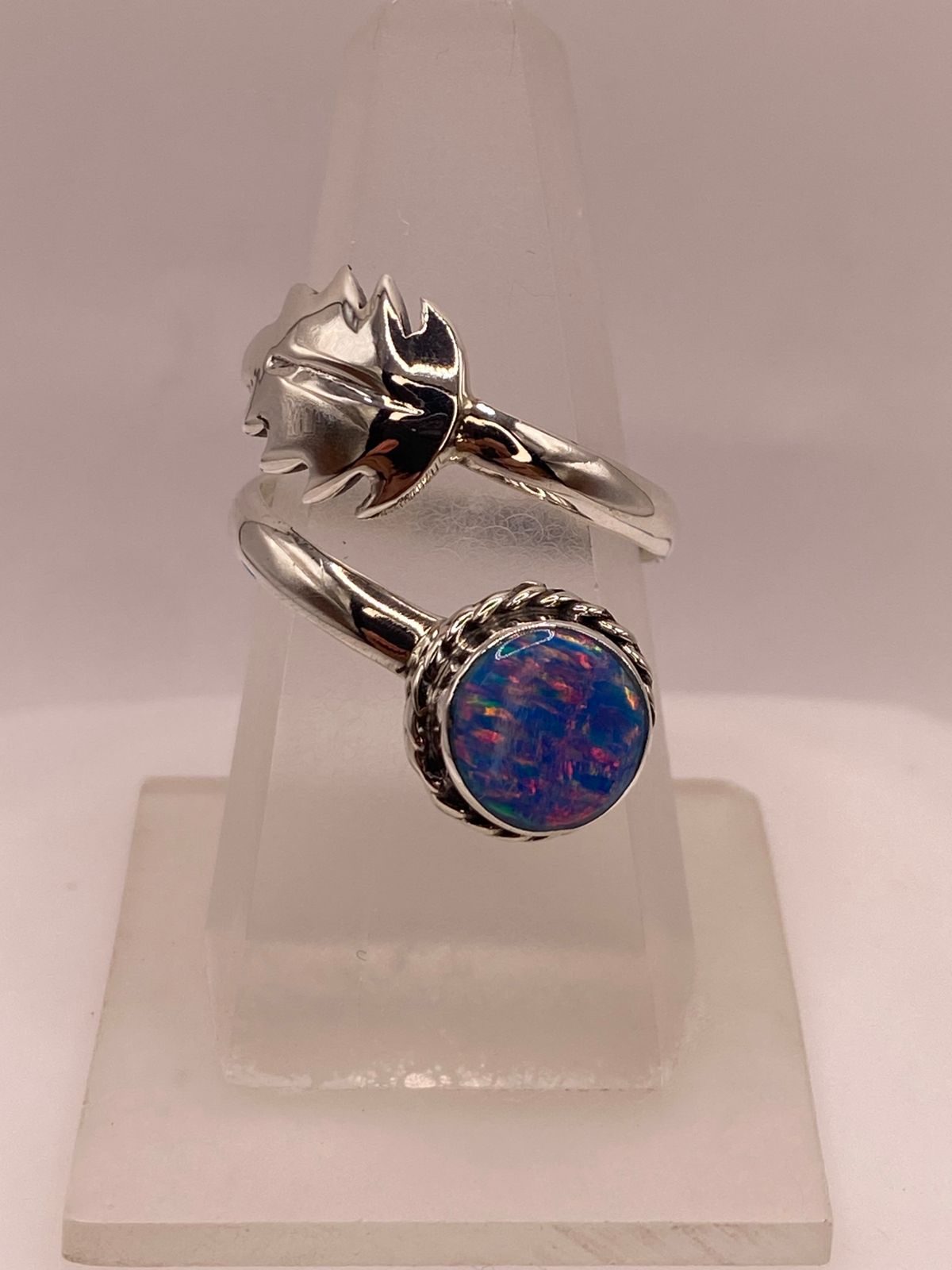 ANILLO ENVOLVENTE AJUSTABLE DE PLATA LEY .925 CON ÓPALO DE FUEGO
