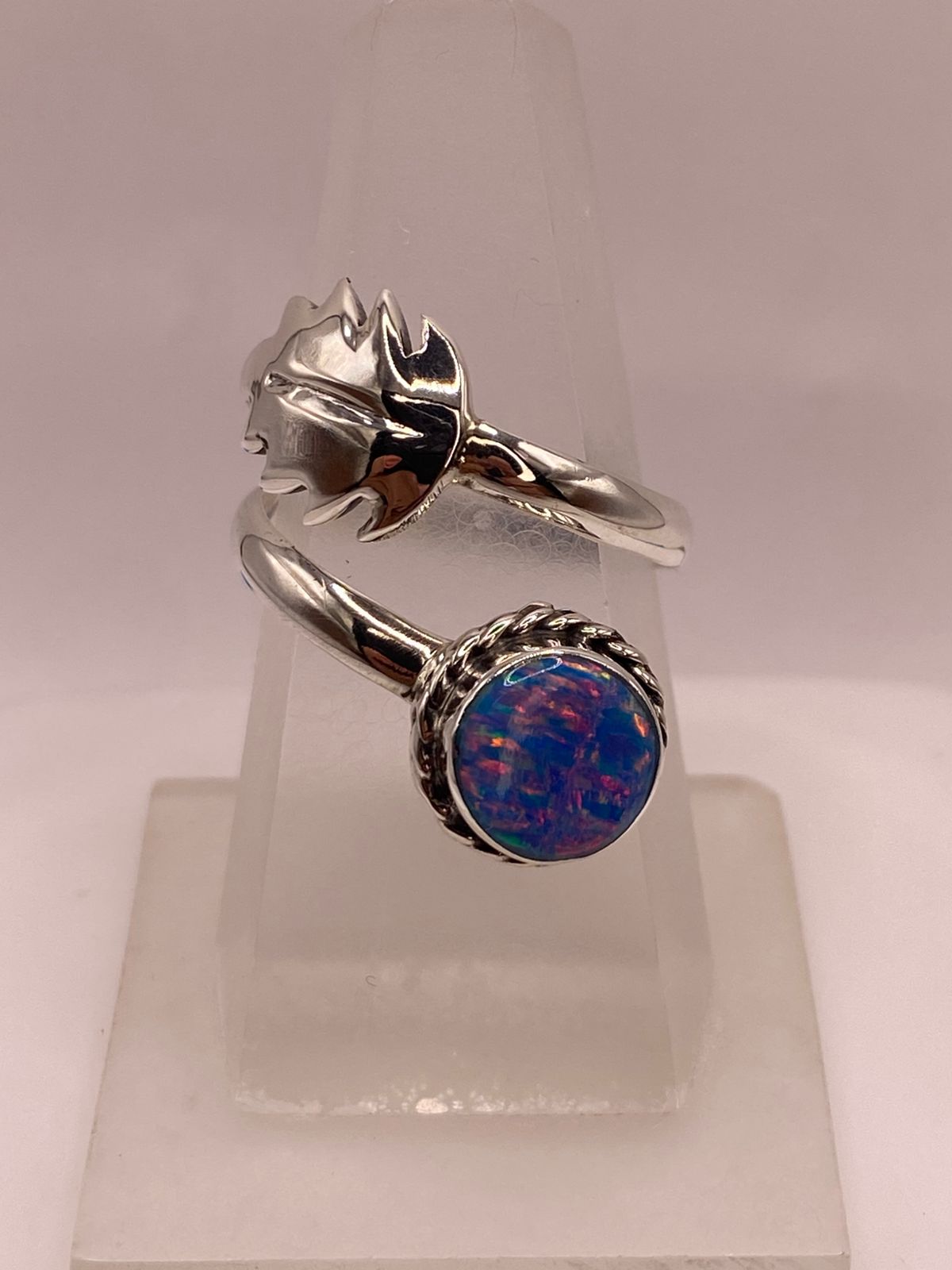 ANILLO ENVOLVENTE AJUSTABLE DE PLATA LEY .925 CON ÓPALO DE FUEGO