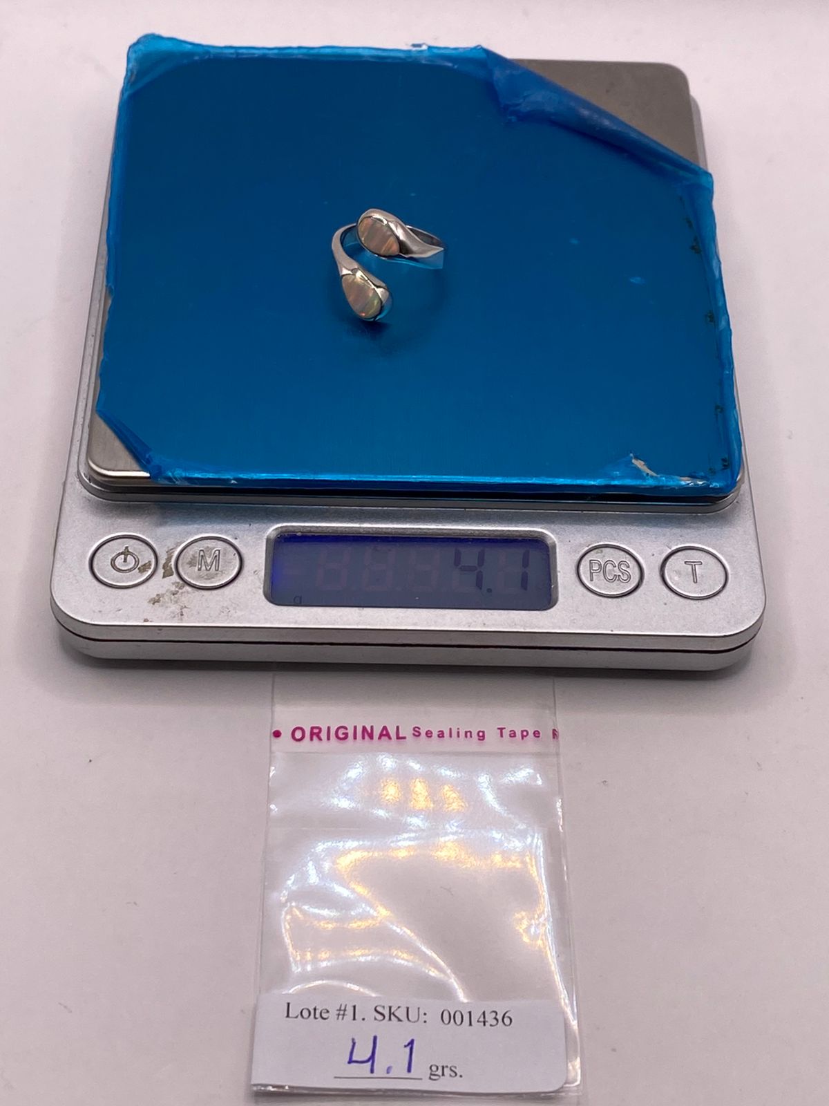 ANILLO ENVOLVENTE DE PLATA LEY 950 CON ÓPALO DE FUEGO TORNASOL