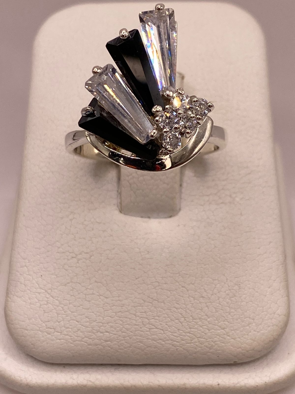 Anillo Escultural de Plata 925 con Zirconias Blancas y Negras