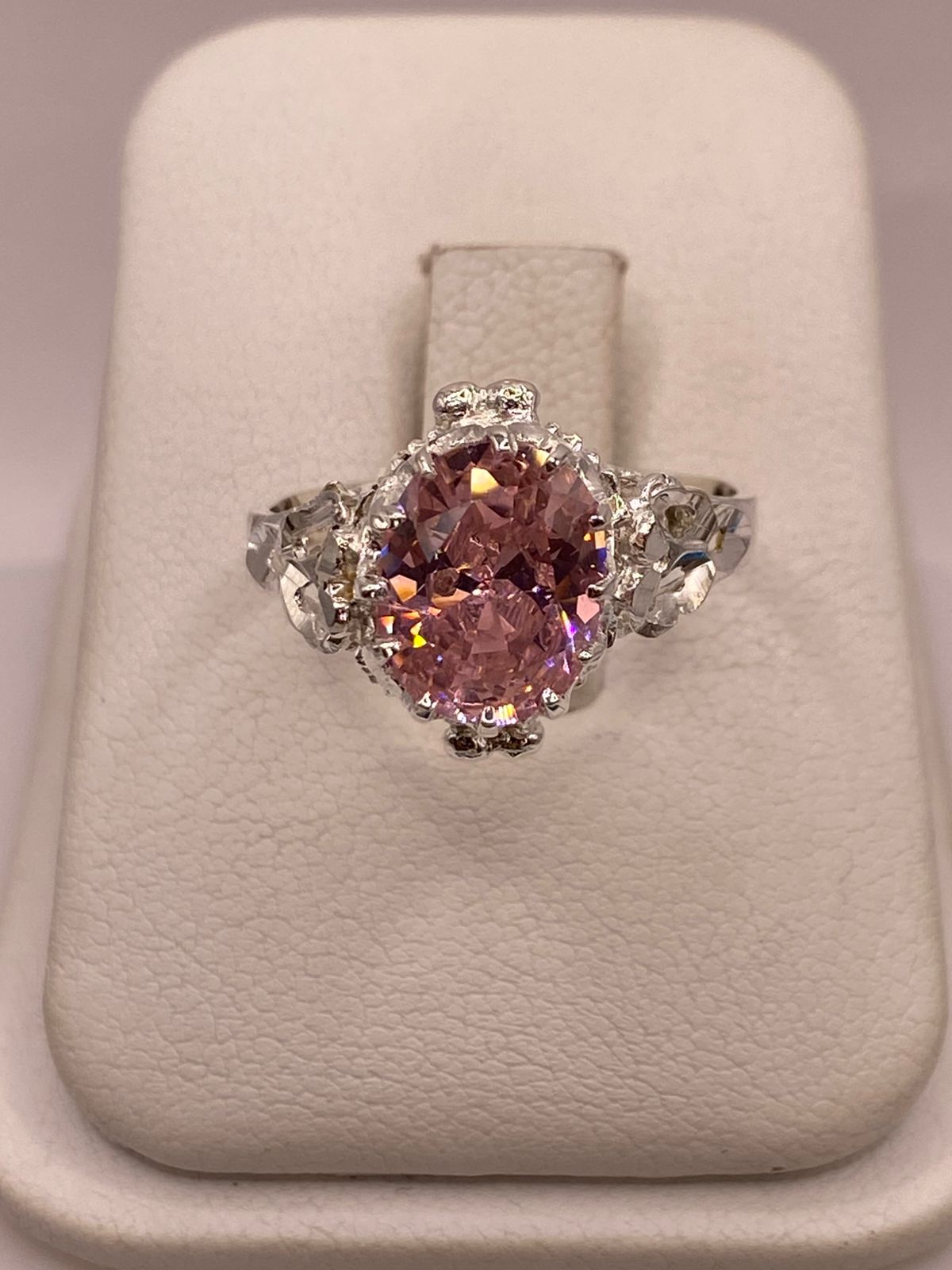 Anillo Estilo Princesa con Zirconia Rosa en Plata Ley 925