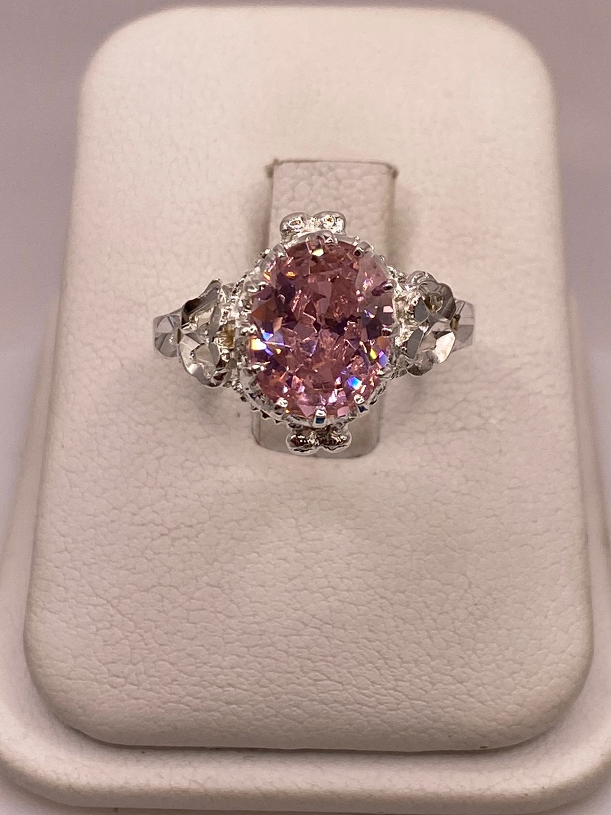 Anillo Estilo Princesa con Zirconia Rosa en Plata Ley 925