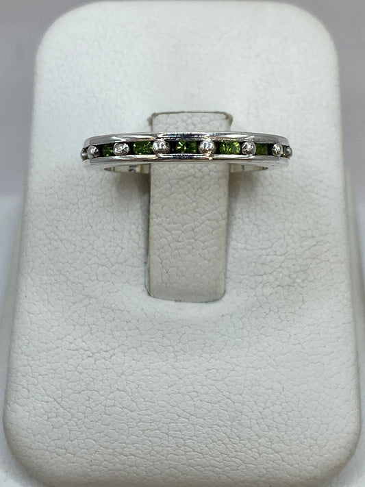 Anillo Eternity con Zirconia Verde Claro en Plata 925