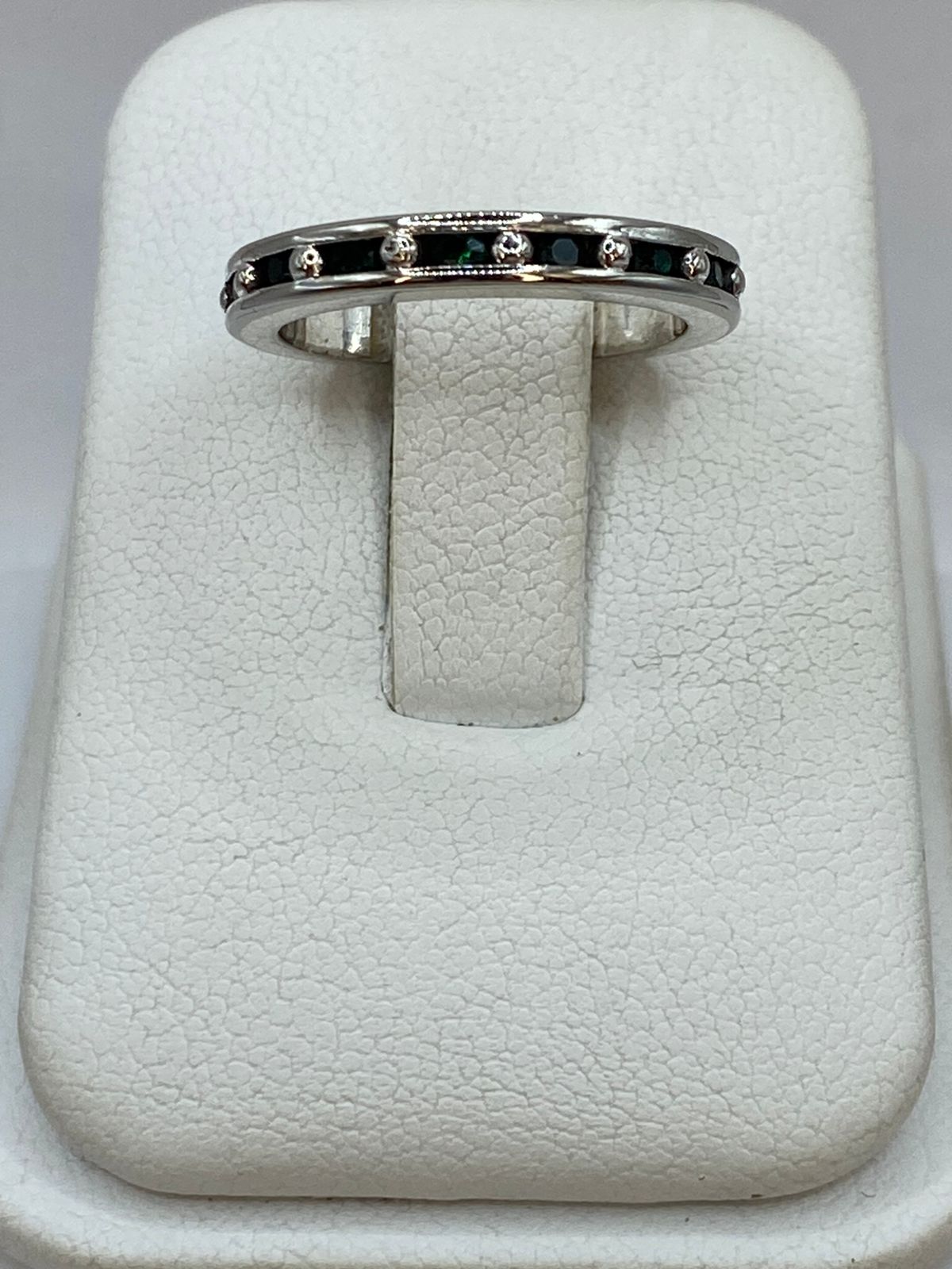 Anillo Eternity con Zirconia Verde Oscuro en Plata 925