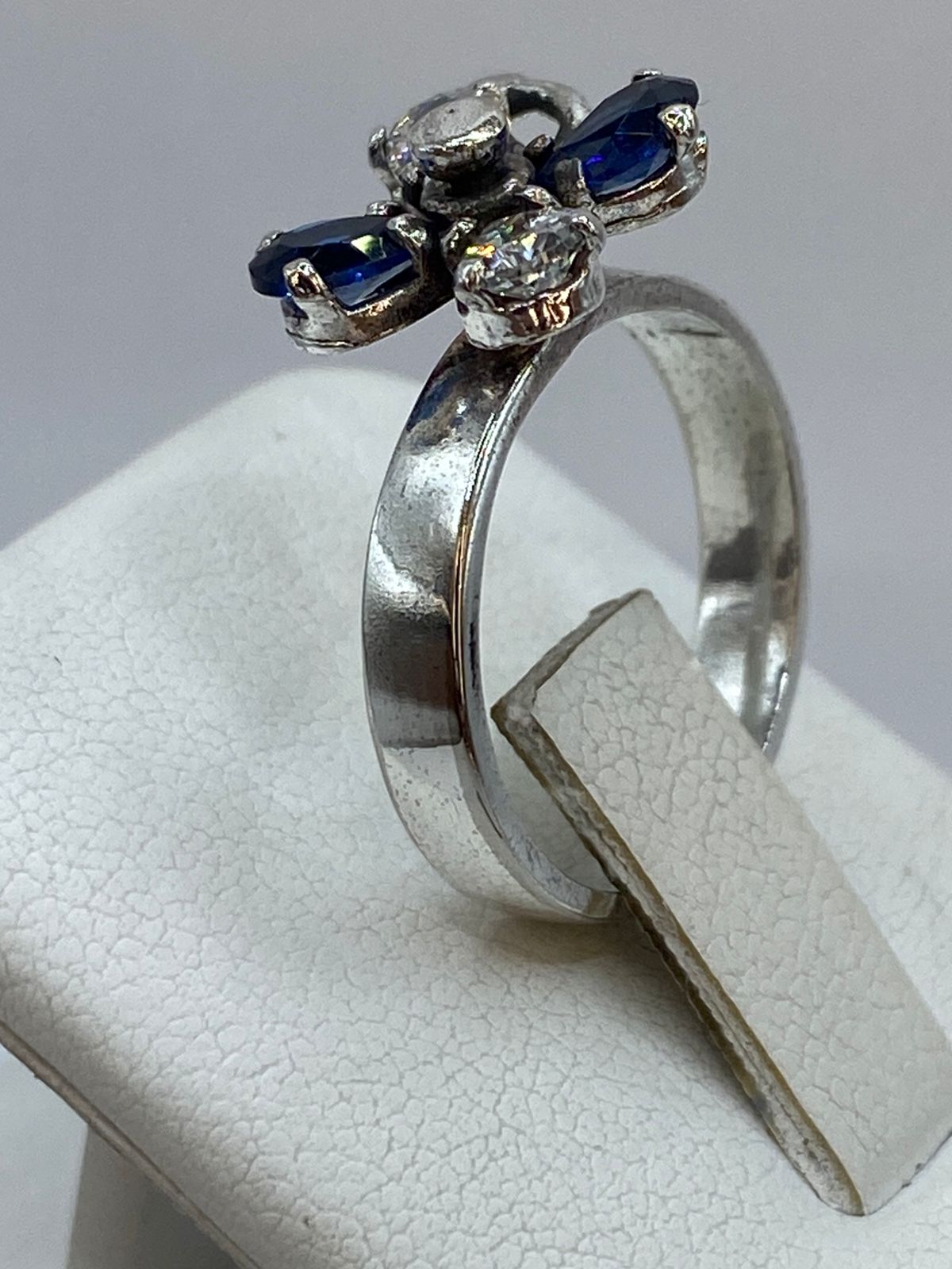 Anillo con Flor Giratoria en Plata 925