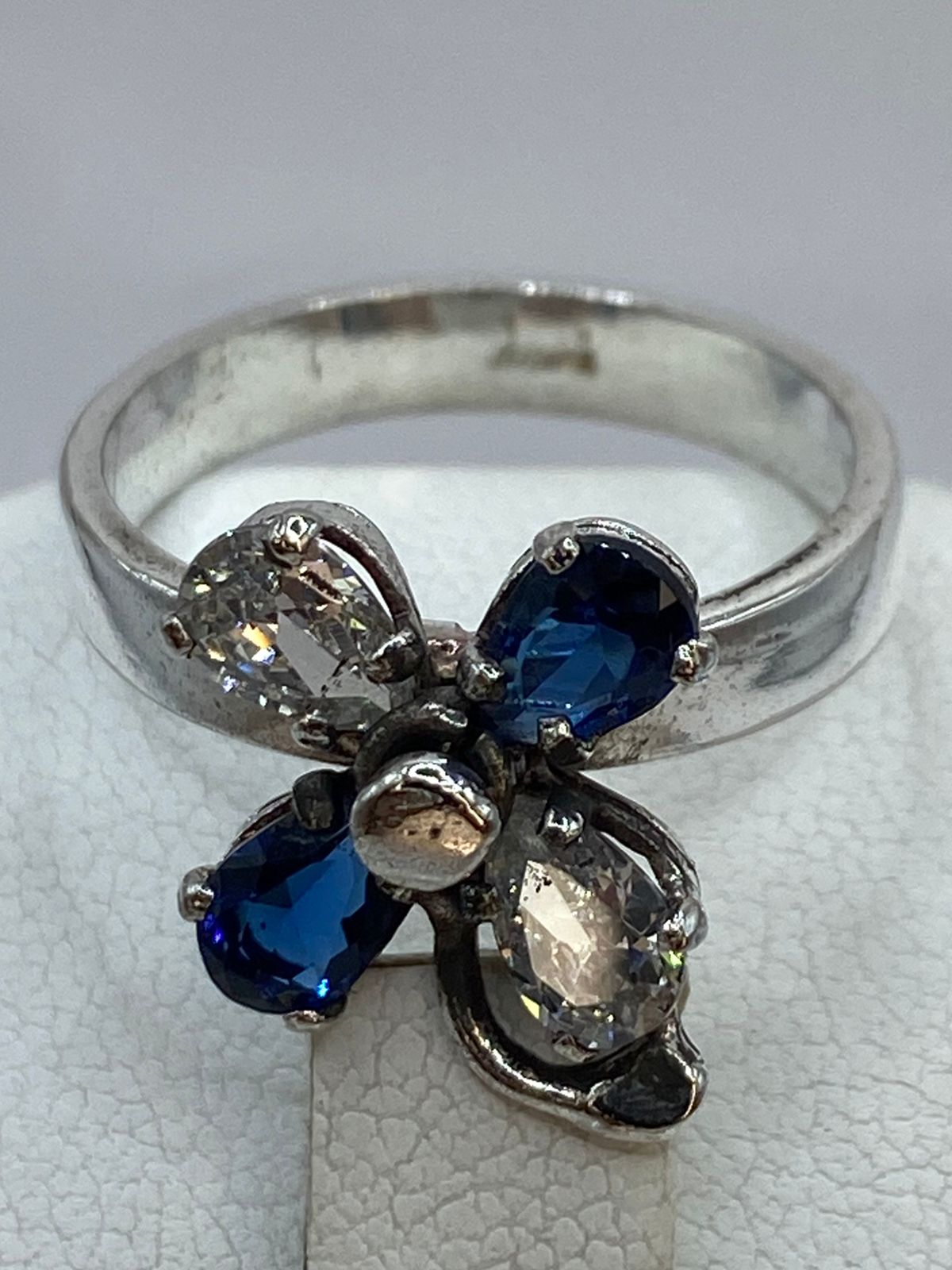 Anillo con Flor Giratoria en Plata 925