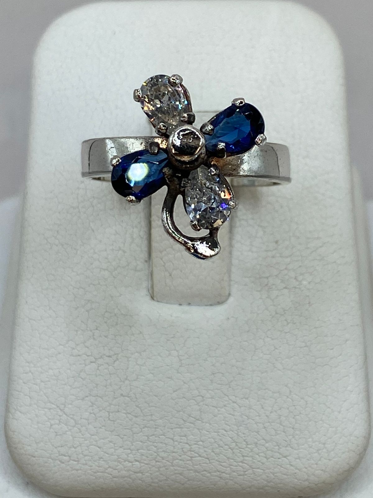 Anillo con Flor Giratoria en Plata 925