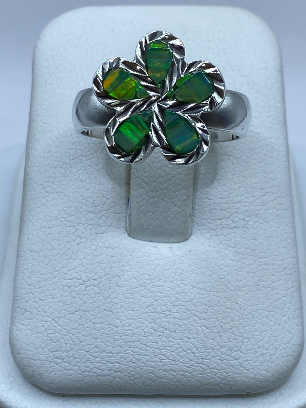 ANILLO FLOR DE PLATA .950 CON ÓPALO DE FUEGO