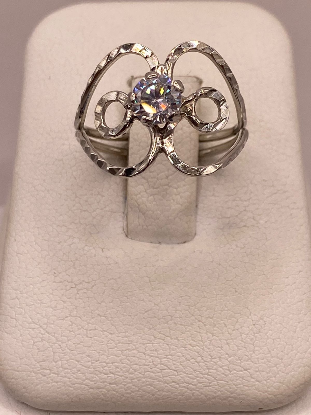 ANILLO FLORAL ABSTRACTO CON ZIRCONIA EN PLATA LEY 925