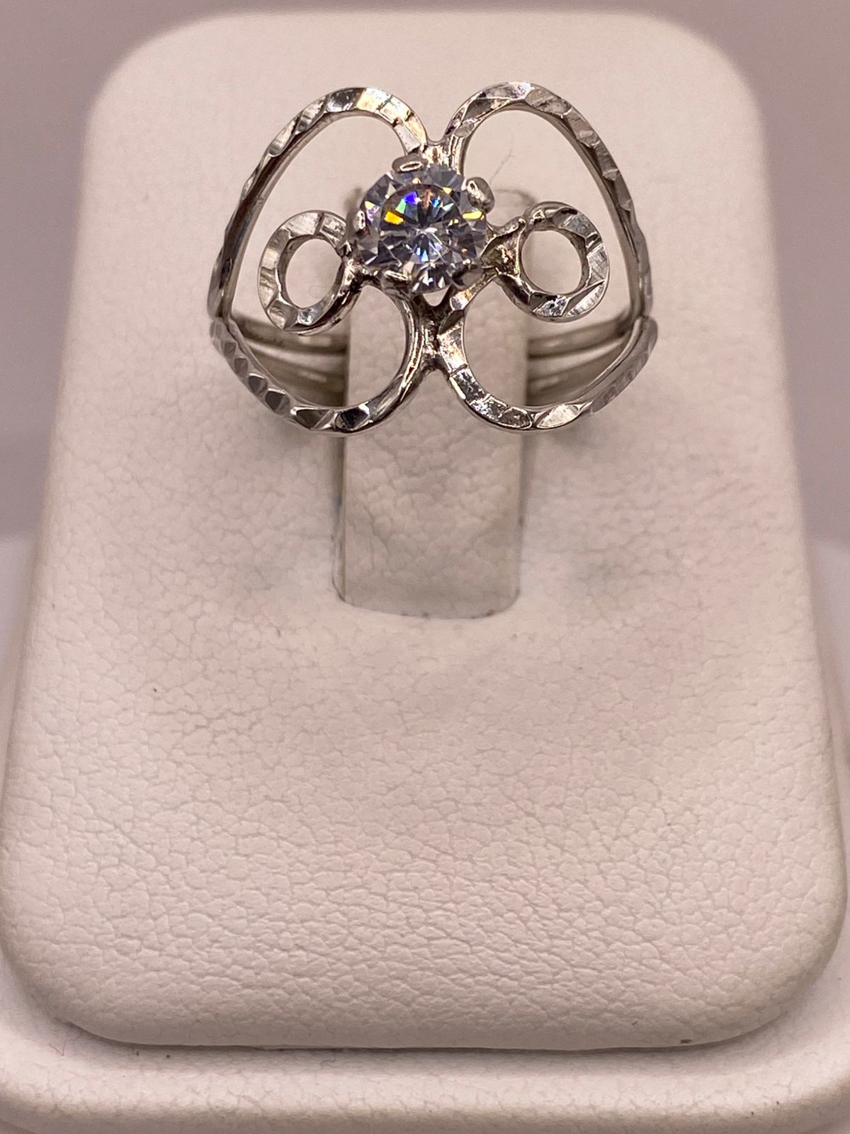 ANILLO FLORAL ABSTRACTO CON ZIRCONIA EN PLATA LEY 925