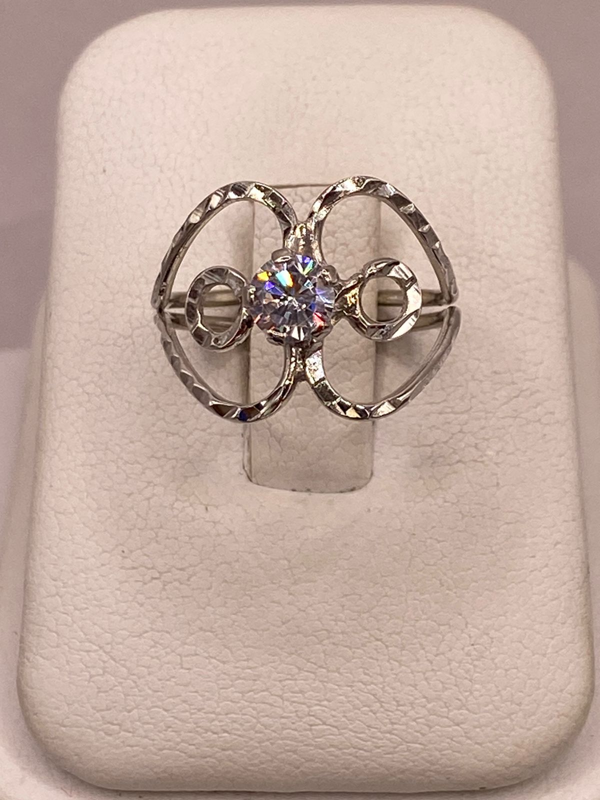 ANILLO FLORAL ABSTRACTO CON ZIRCONIA EN PLATA LEY 925