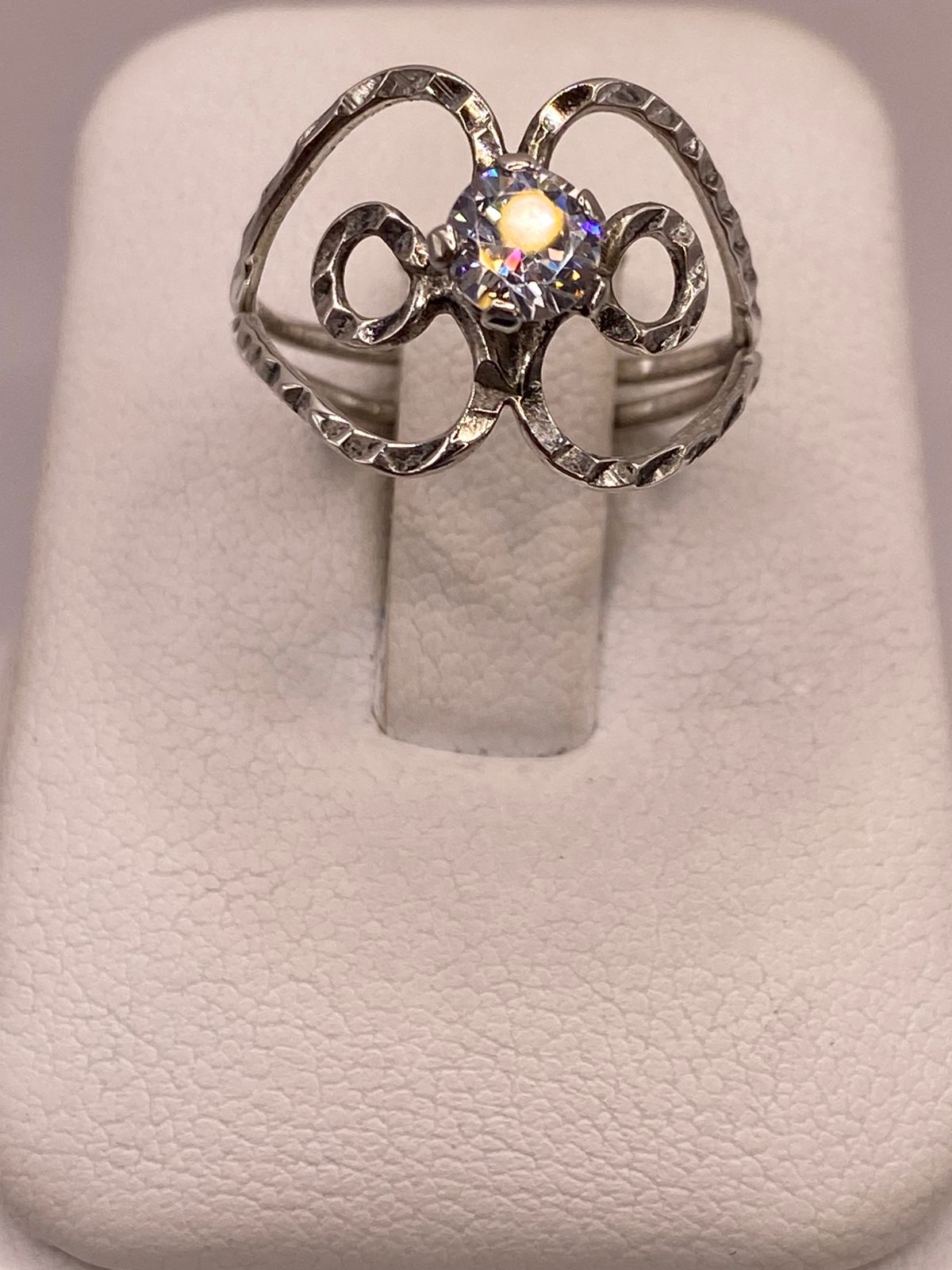 ANILLO FLORAL ABSTRACTO CON ZIRCONIA EN PLATA 925