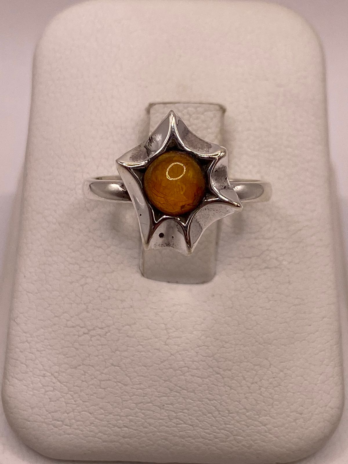 Anillo Floral con Ámbar Natural en Plata Ley 925
