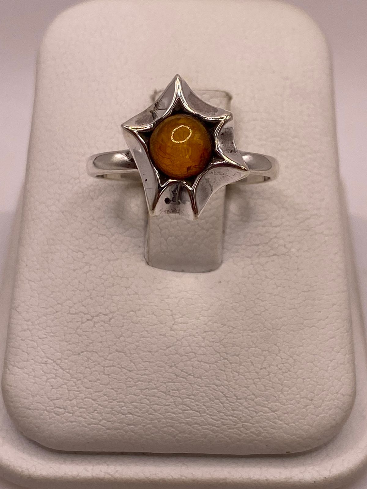 Anillo Floral con Ámbar Natural en Plata Ley 925
