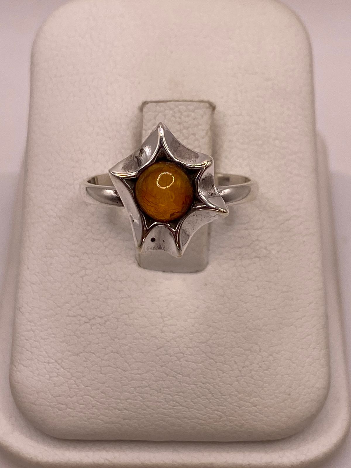 Anillo Floral con Ámbar Natural en Plata Ley 925