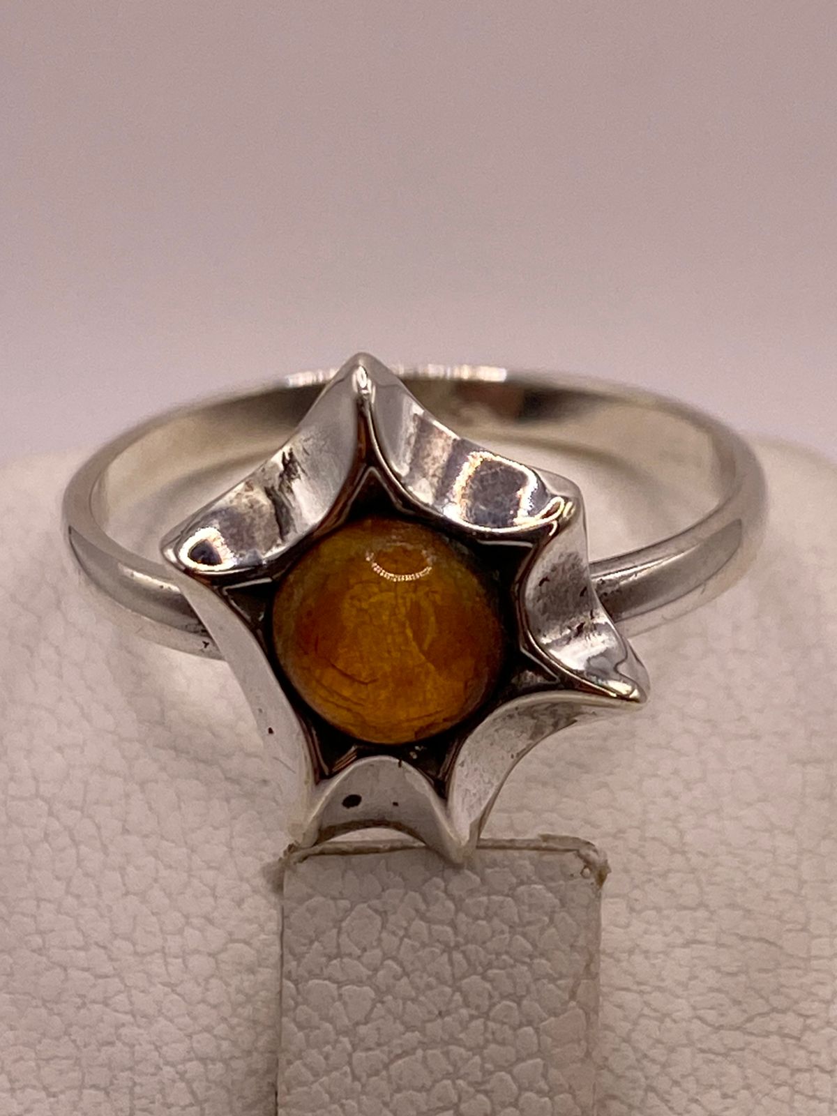 Anillo Floral con Ámbar Natural en Plata Ley 925