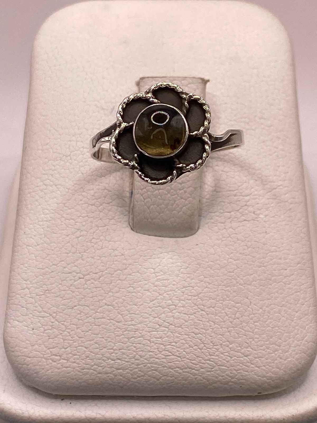 ANILLO FLORAL ARTESANAL DE PLATA LEY 925 CON ÁMBAR AHUMADO