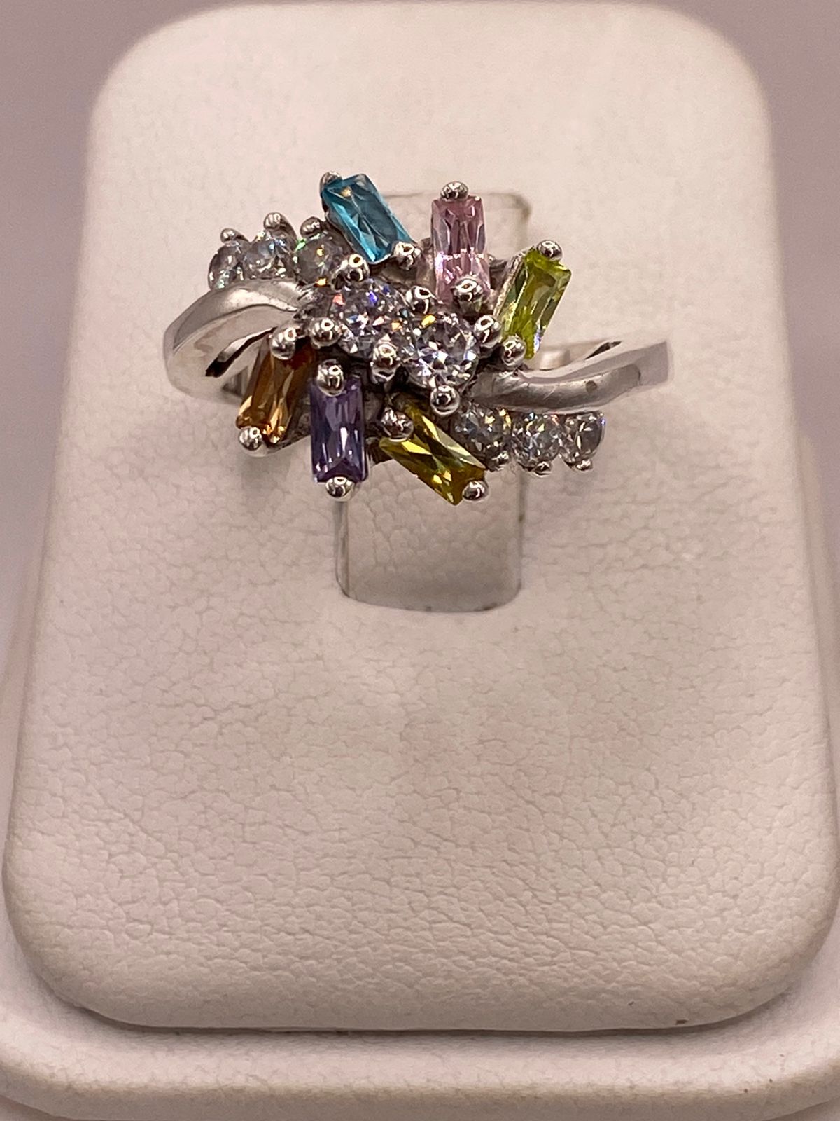 Anillo Floral Moderno Multicolor con Zirconias en Plata Ley 925
