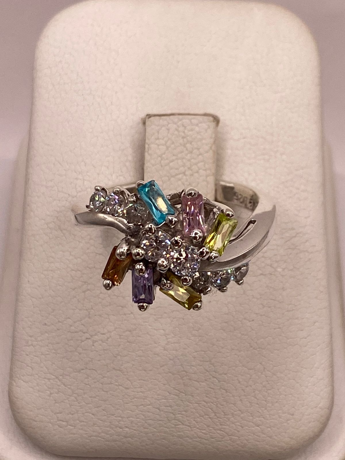 Anillo Floral Moderno Multicolor con Zirconias en Plata Ley 925