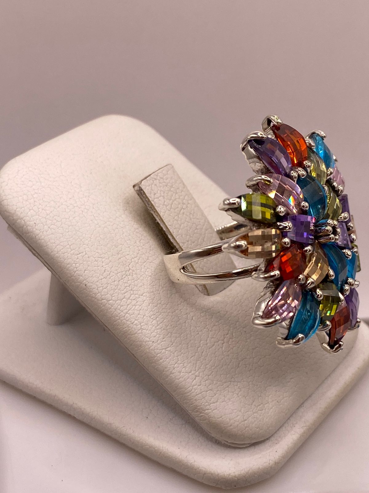 Anillo Floral Multicolor con Zirconias en Plata Ley 925