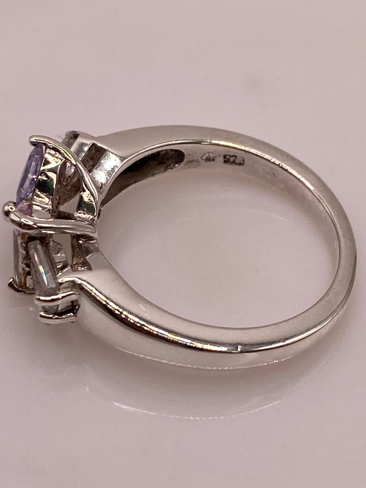 Anillo Floral Multicolor con Zirconias en Plata Ley 925