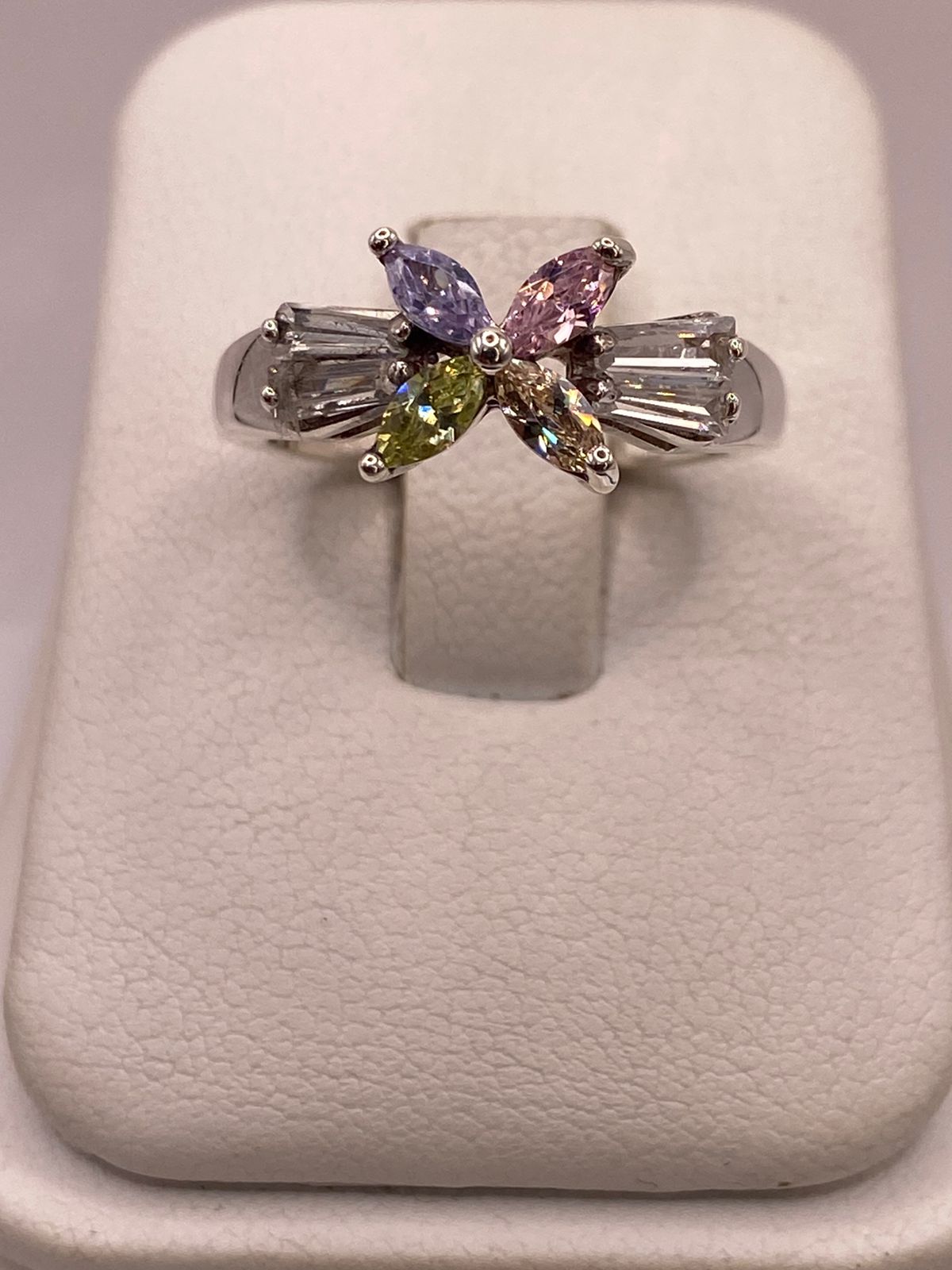 Anillo Floral Multicolor con Zirconias en Plata Ley 925