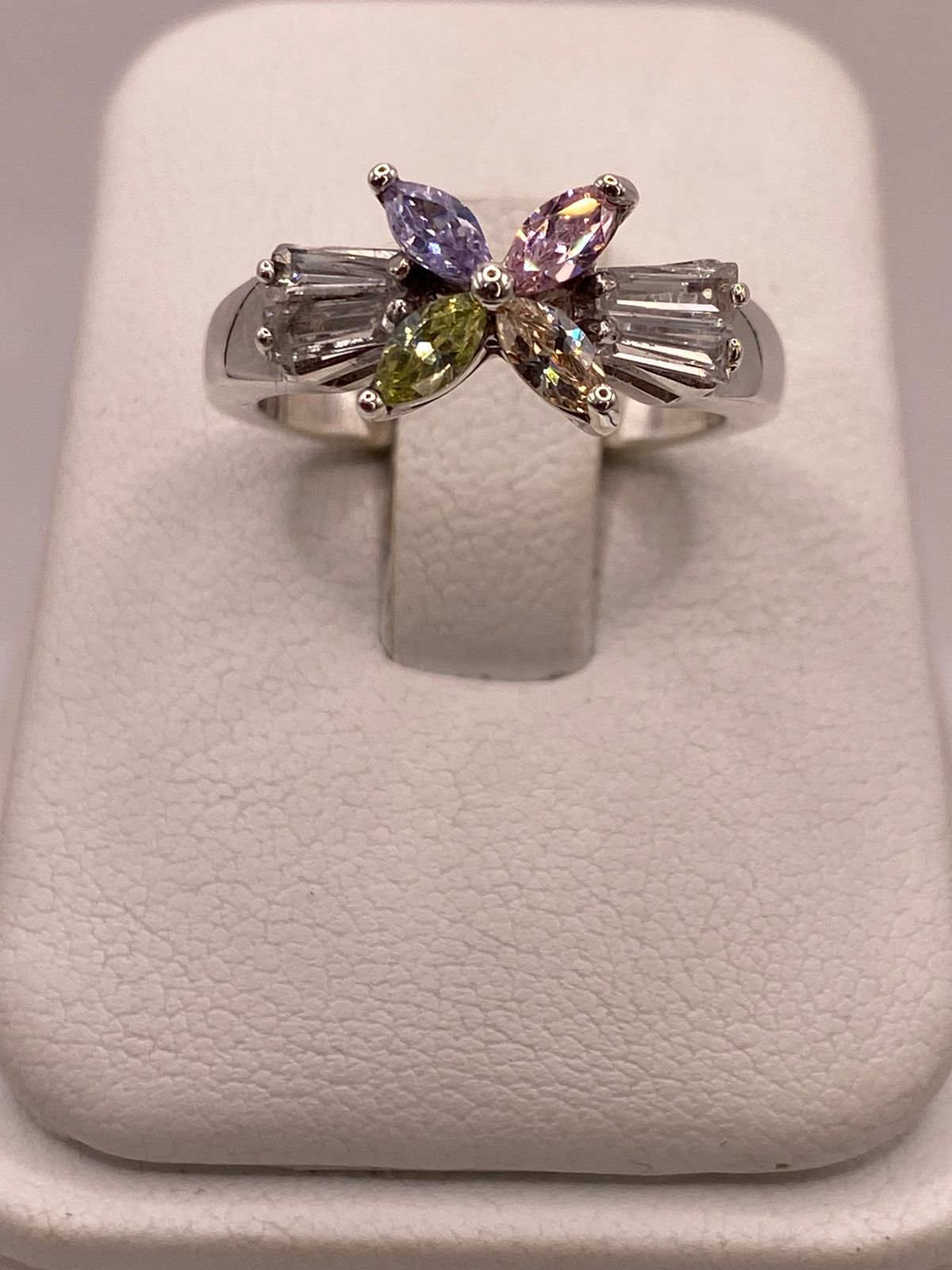 Anillo Floral Multicolor con Zirconias en Plata Ley 925