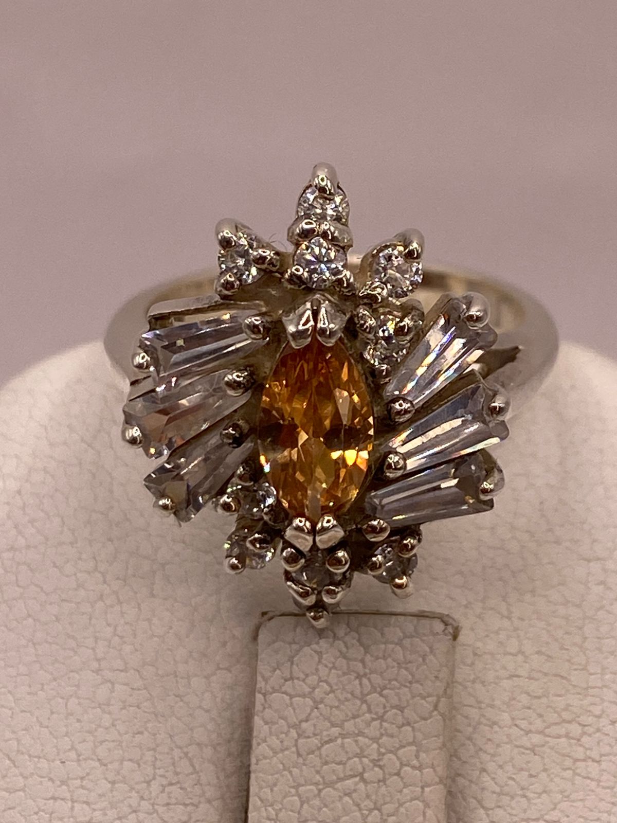 Anillo Floral de Plata 925 con Zirconia Citrino y Zirconias Blancas