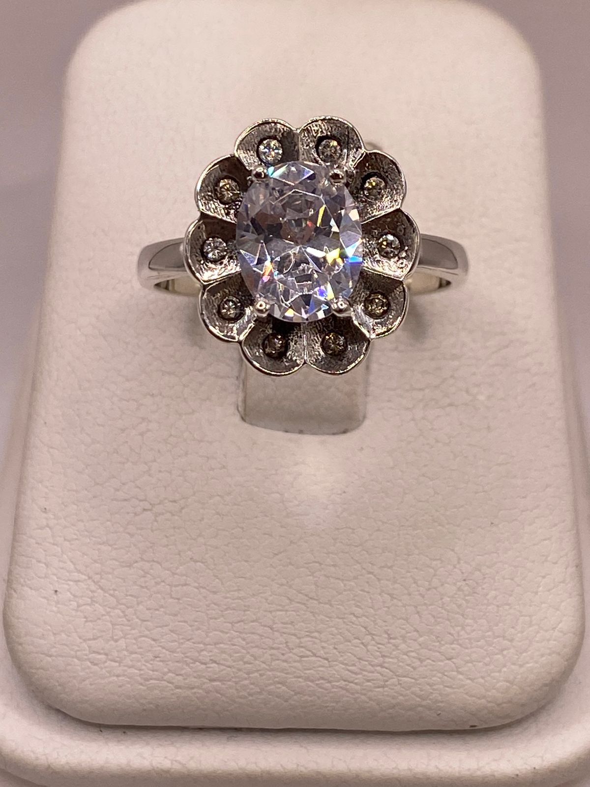 ANILLO FLORAL CON ZIRCONIAS EN PLATA LEY 925