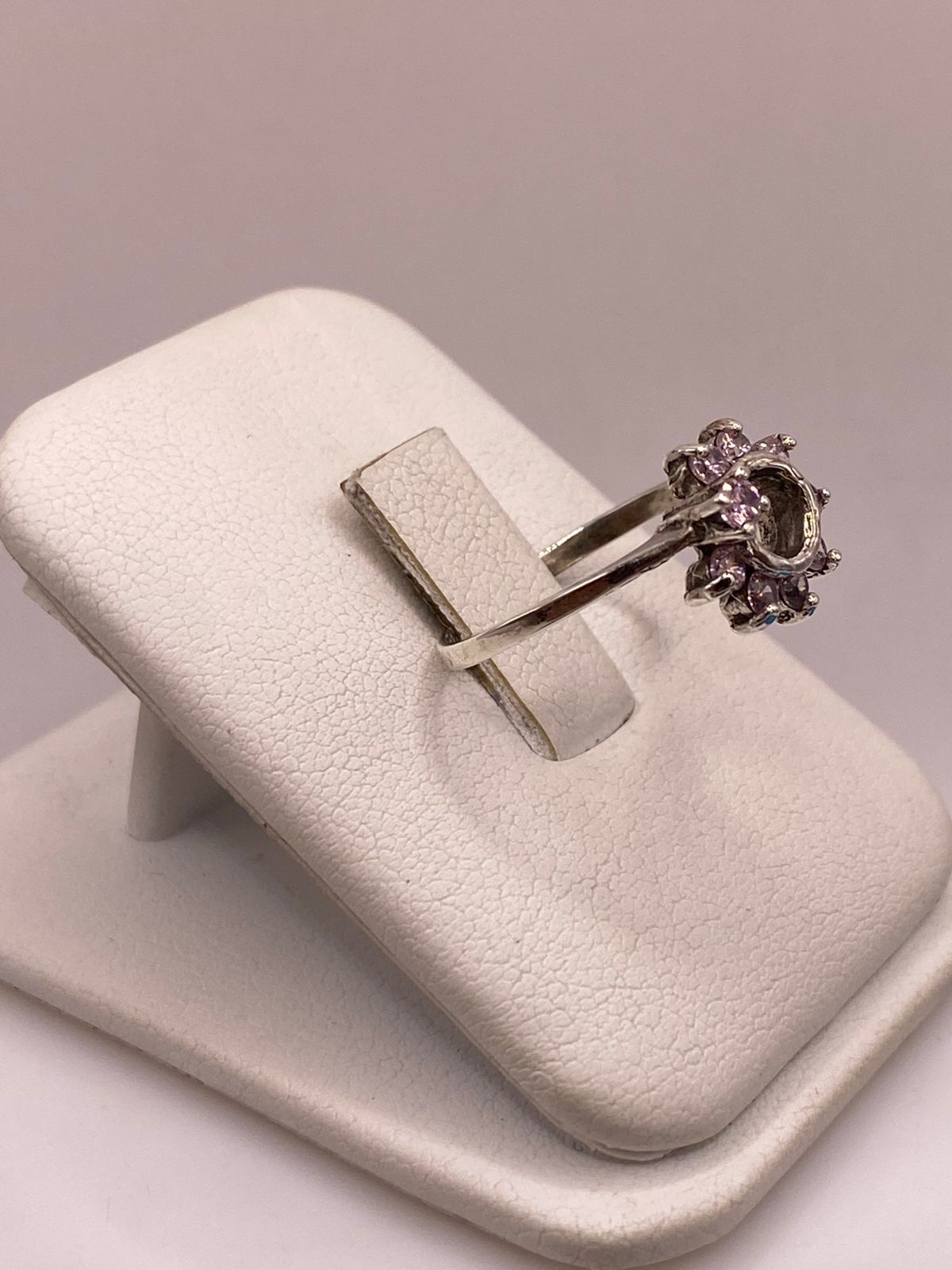Anillo Floral con Zirconias Rosas en Plata Ley 925