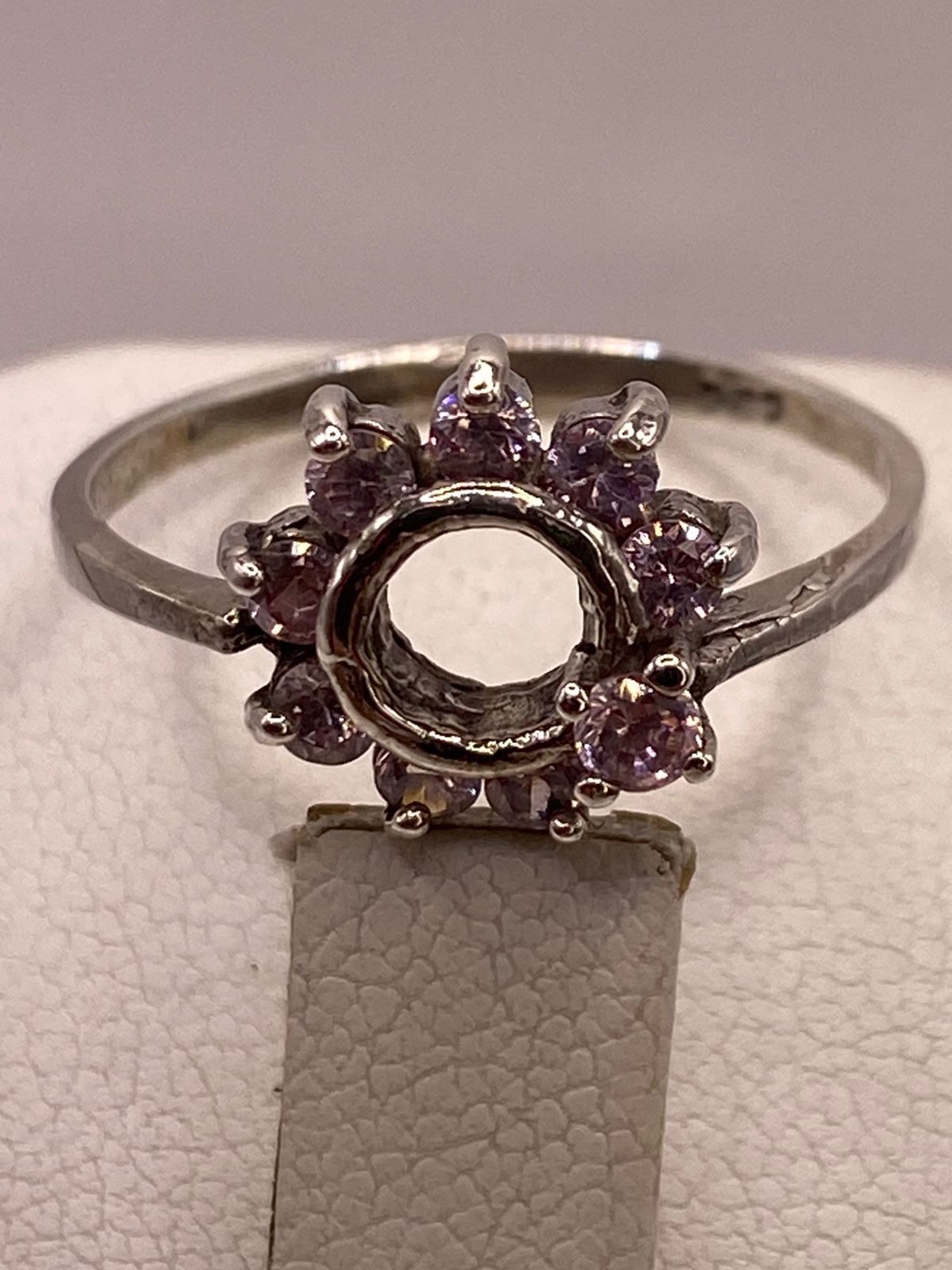 Anillo Floral con Zirconias Rosas en Plata Ley 925