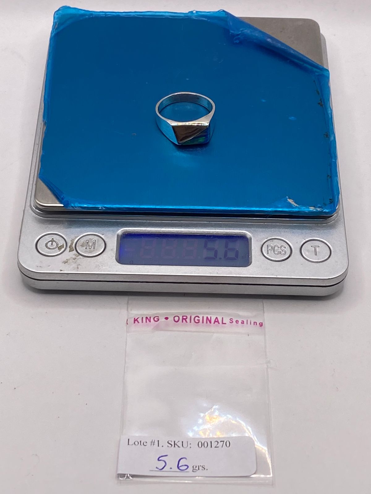 ANILLO GEOMÉTRICO CON ÓPALO EN TONOS AZUL Y VERDE EN PLATA LEY 950