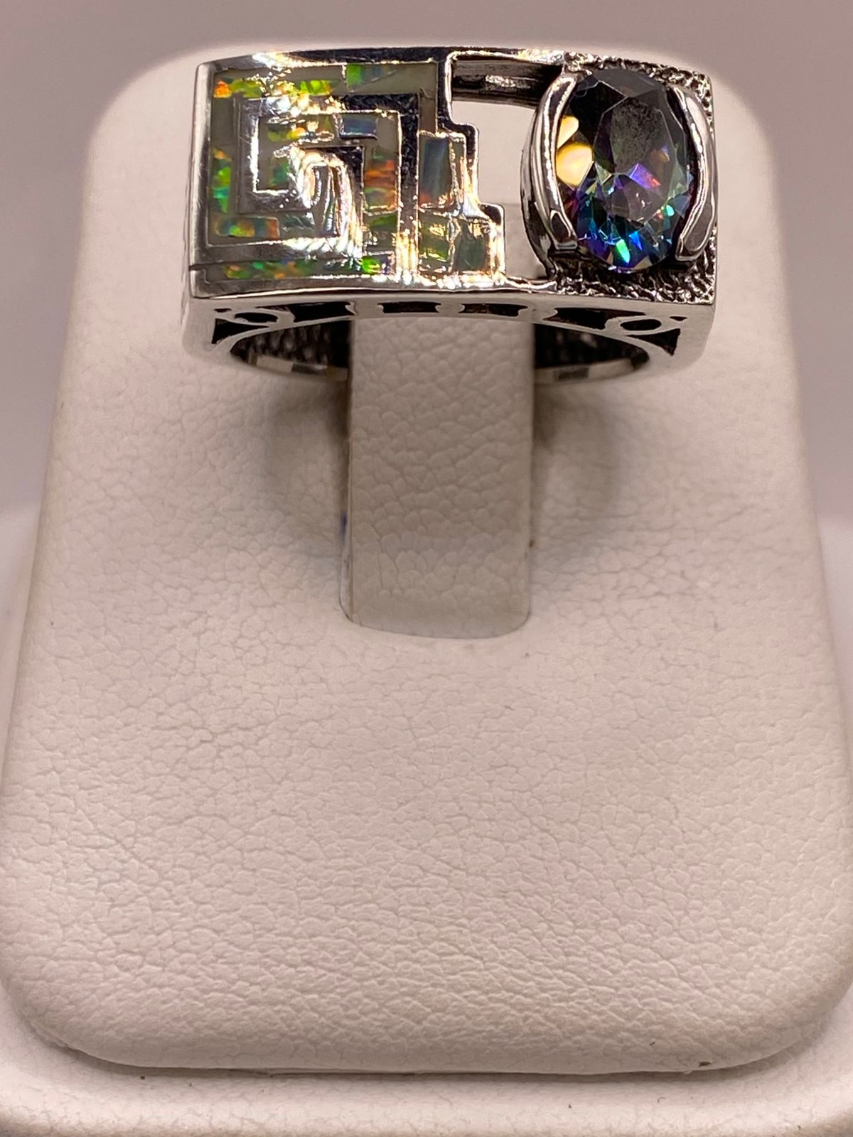 ANILLO GEOMÉTRICO DE PLATA LEY 925 CON ÓPALO DE FUEGO Y ZIRCONIA TORNASOL