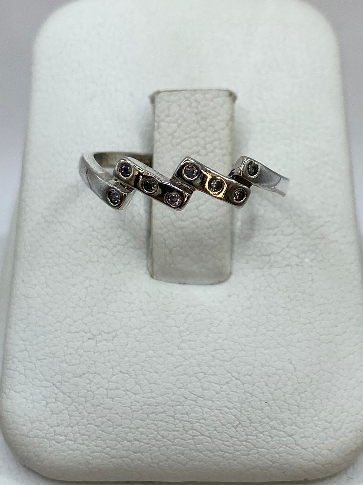 Anillo Geométrico de Plata Ley 925 con Zirconias