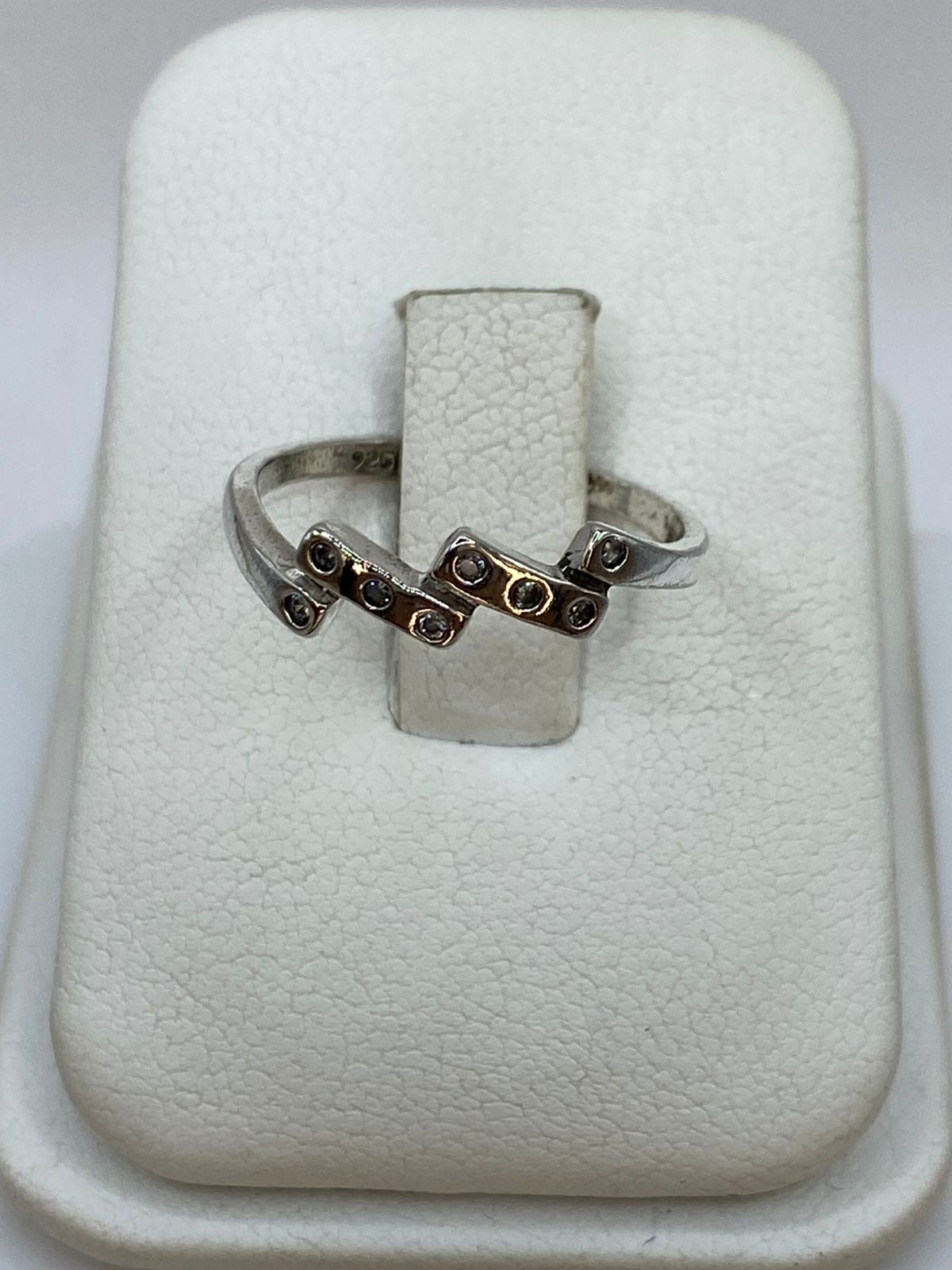 Anillo Geométrico de Plata Ley 925 con Zirconias