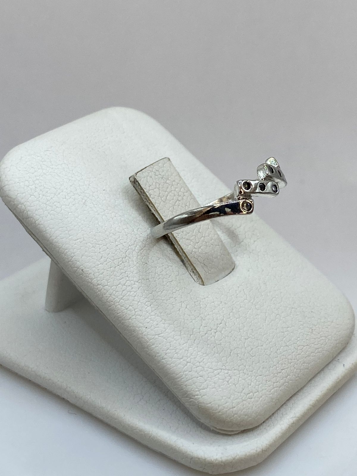 Anillo Geométrico de Plata Ley 925 con Zirconias