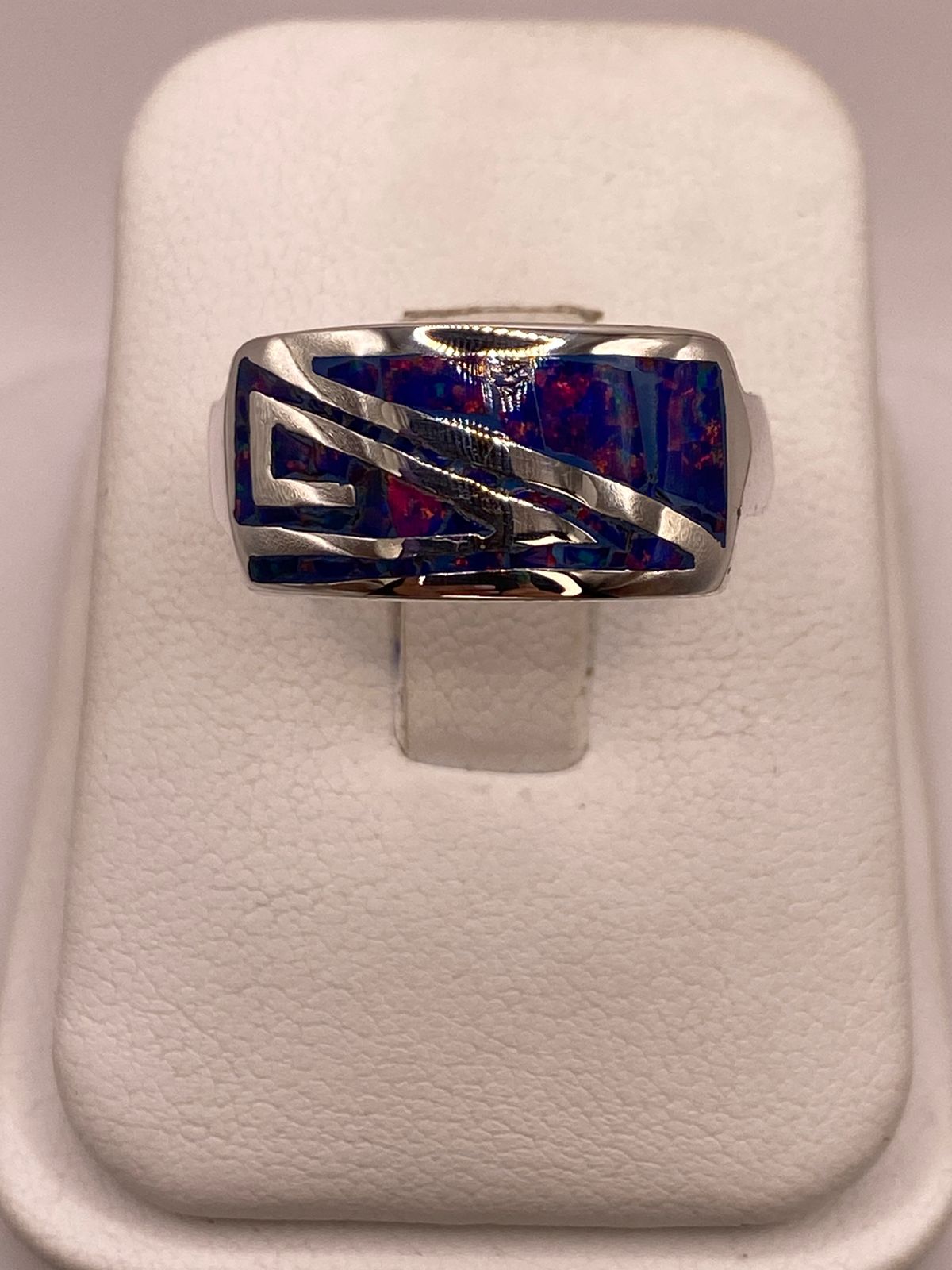 ANILLO GRECA CONTEMPORÁNEO DE PLATA LEY 950 CON ÓPALO DE FUEGO