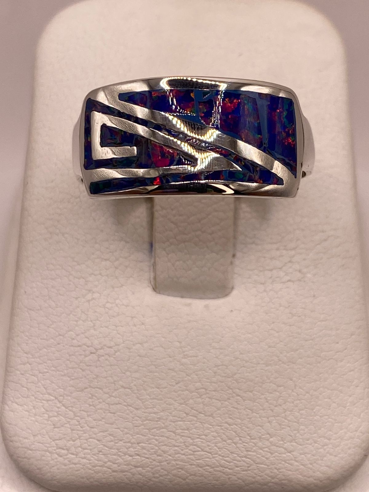 ANILLO GRECA CONTEMPORÁNEO DE PLATA LEY 950 CON ÓPALO DE FUEGO
