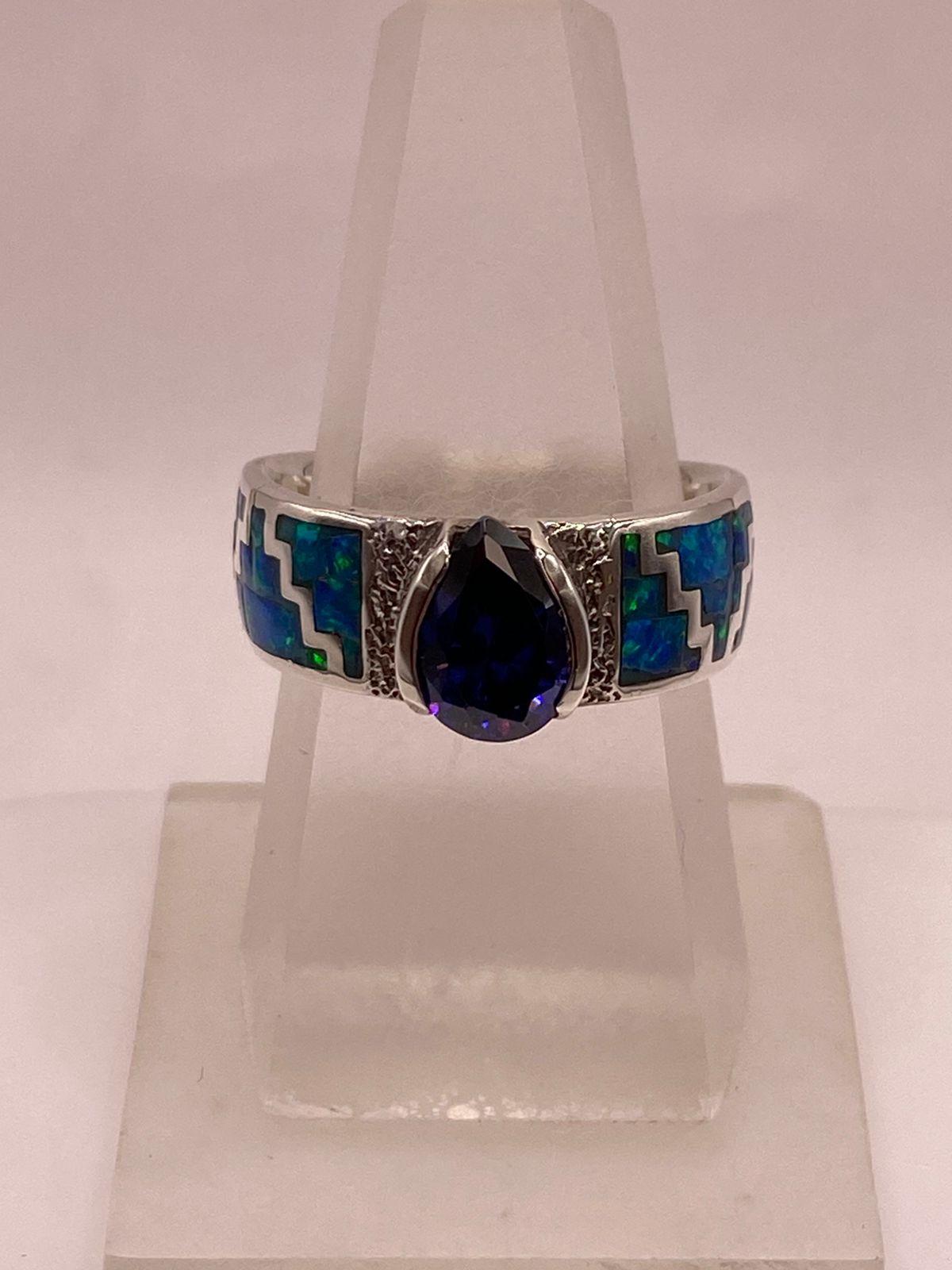 ANILLO GRECA CON ÓPALO DE FUEGO Y ZIRCONIA EN PLATA LEY .950