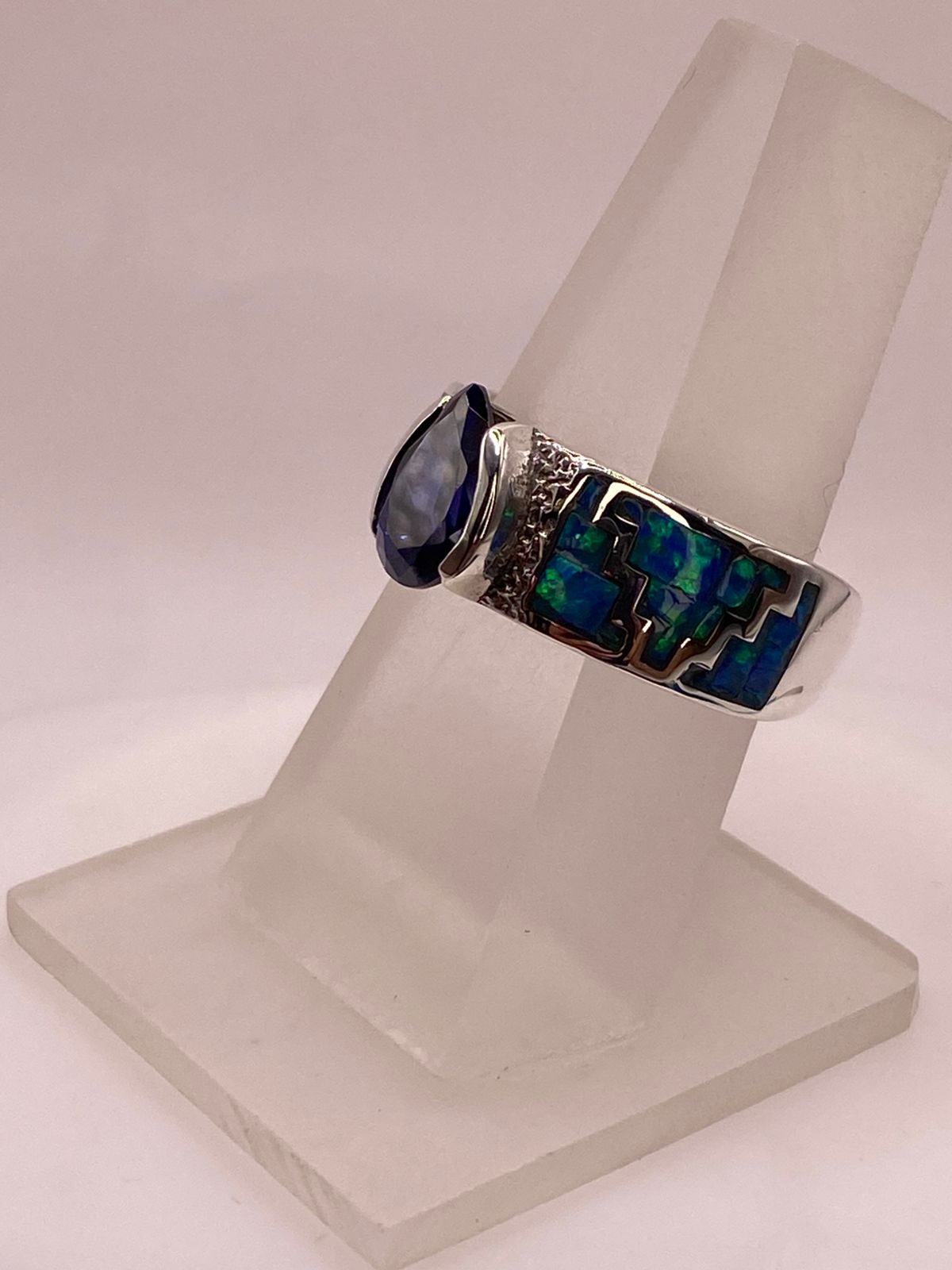 ANILLO GRECA CON ÓPALO DE FUEGO Y ZIRCONIA EN PLATA LEY .950