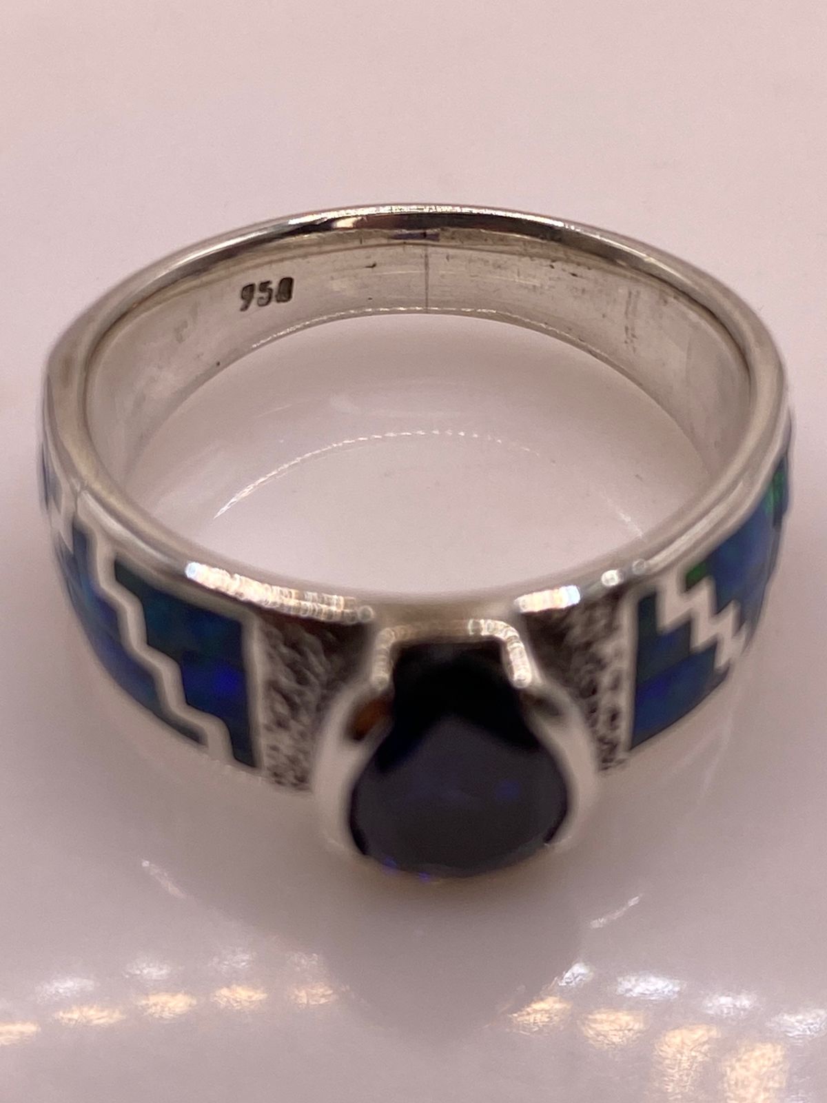 ANILLO GRECA CON ÓPALO DE FUEGO Y ZIRCONIA EN PLATA LEY .950