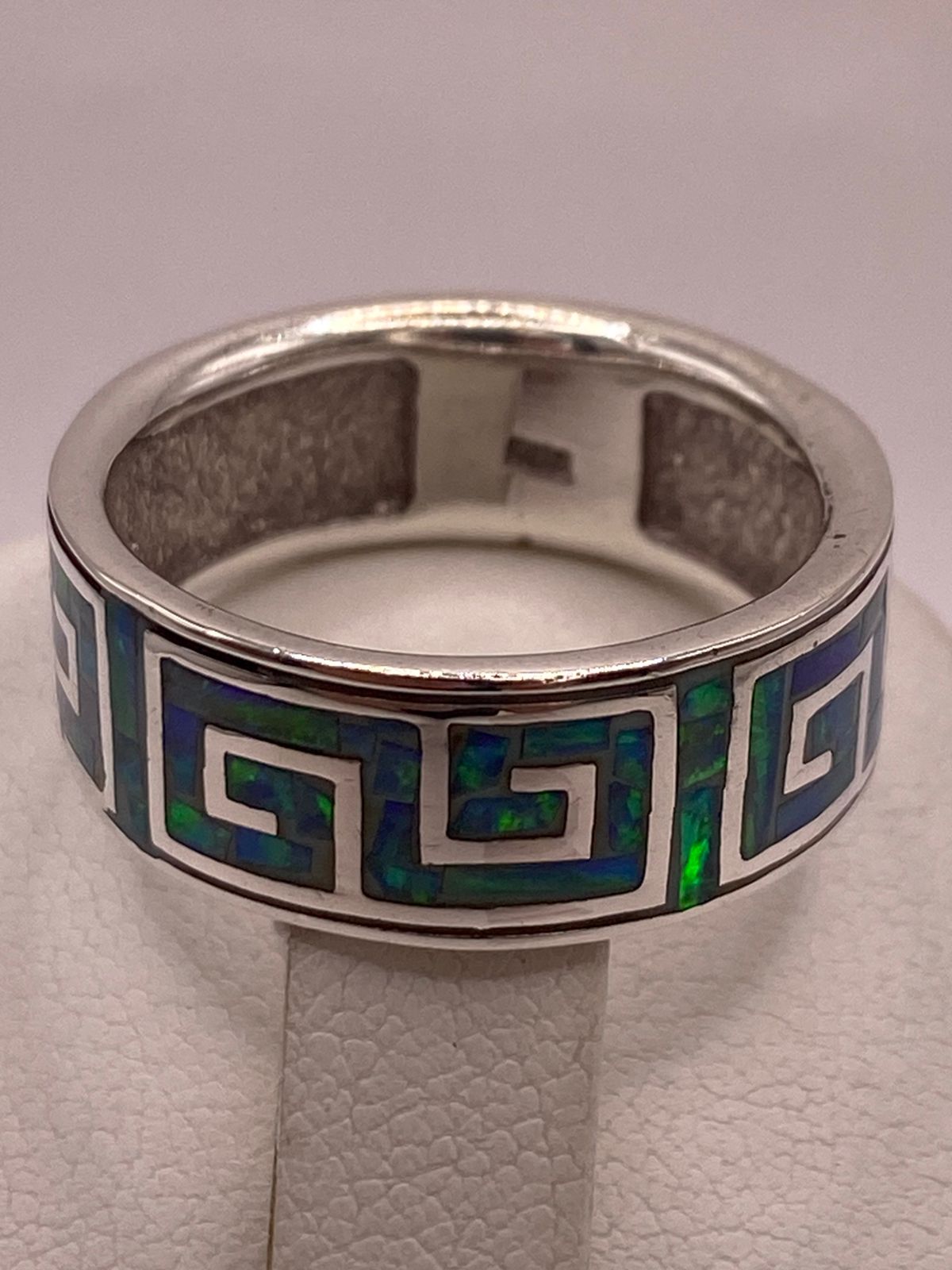 ANILLO GRECA DE PLATA LEY 950 CON ÓPALO AZUL Y VERDE