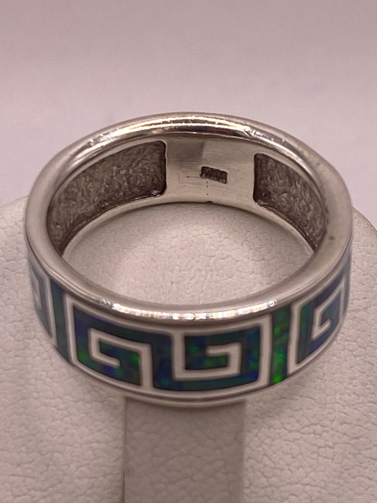 ANILLO GRECA DE PLATA LEY 950 CON ÓPALO AZUL Y VERDE